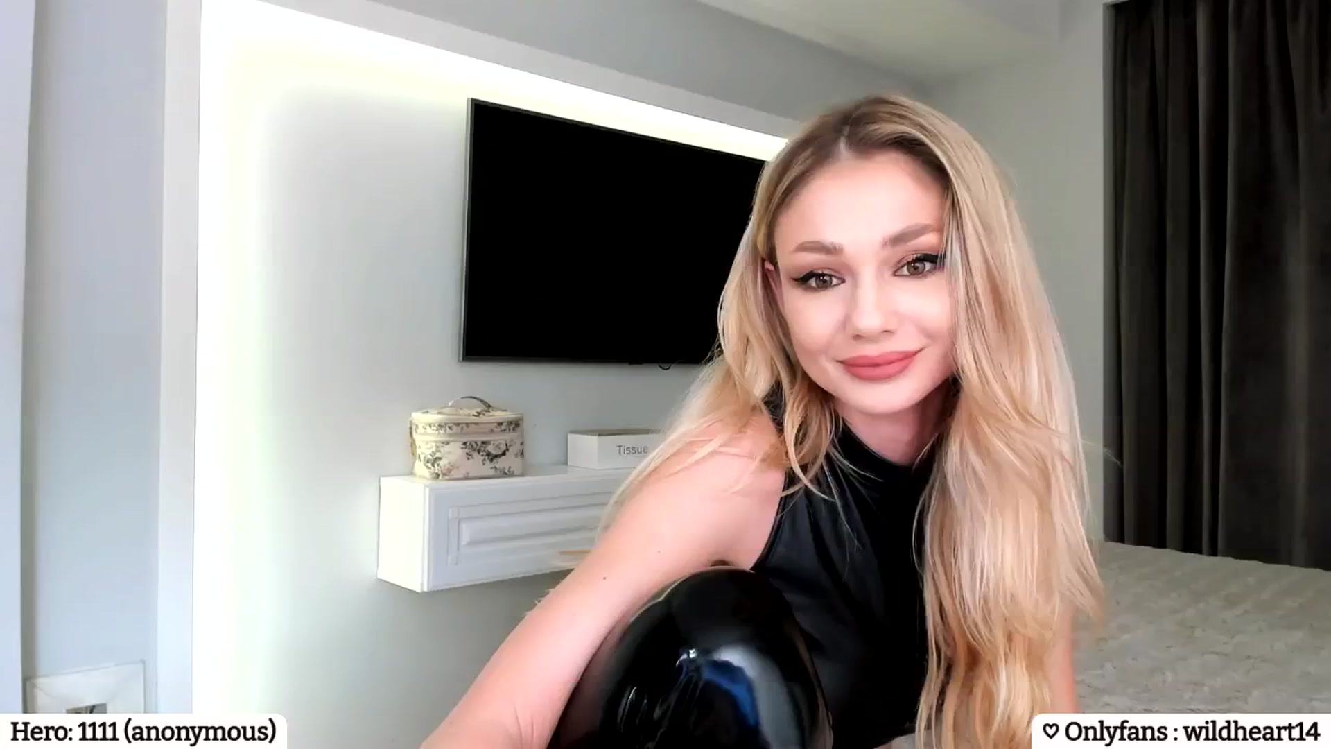 Gallery image thumbnail from Yveline's myfreecams stream on, 02/07/2025, 21:19 image 15 of 20