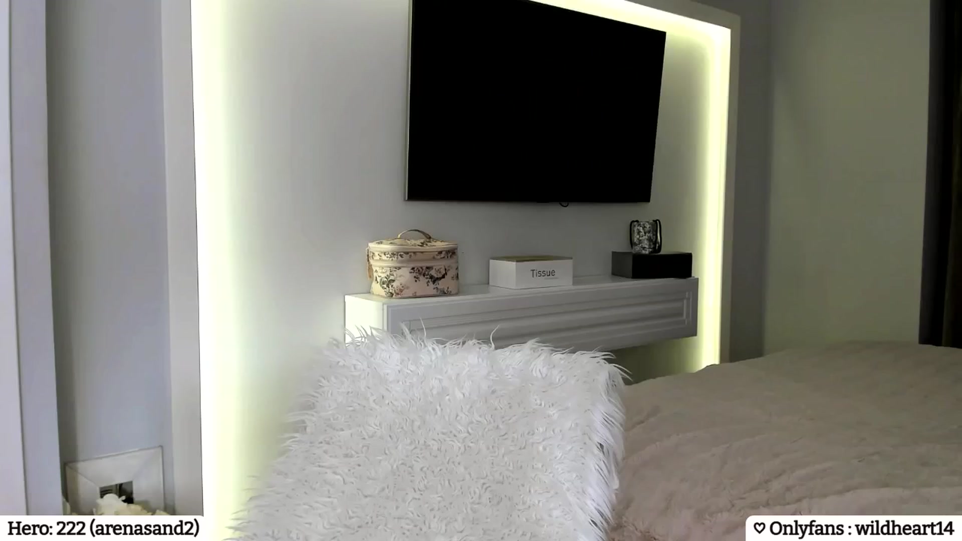 Gallery image thumbnail from Yveline's myfreecams stream on, 02/08/2025, 17:38 image 8 of 20