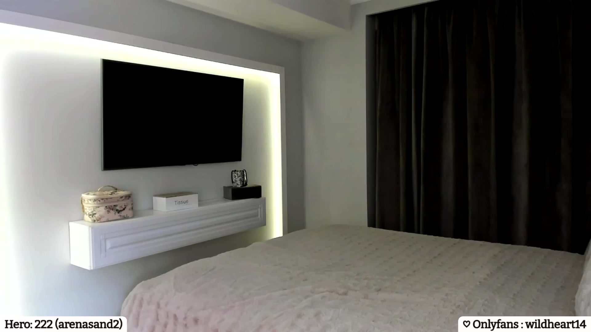 Gallery image thumbnail from Yveline's myfreecams stream on, 02/08/2025, 17:38 image 12 of 20