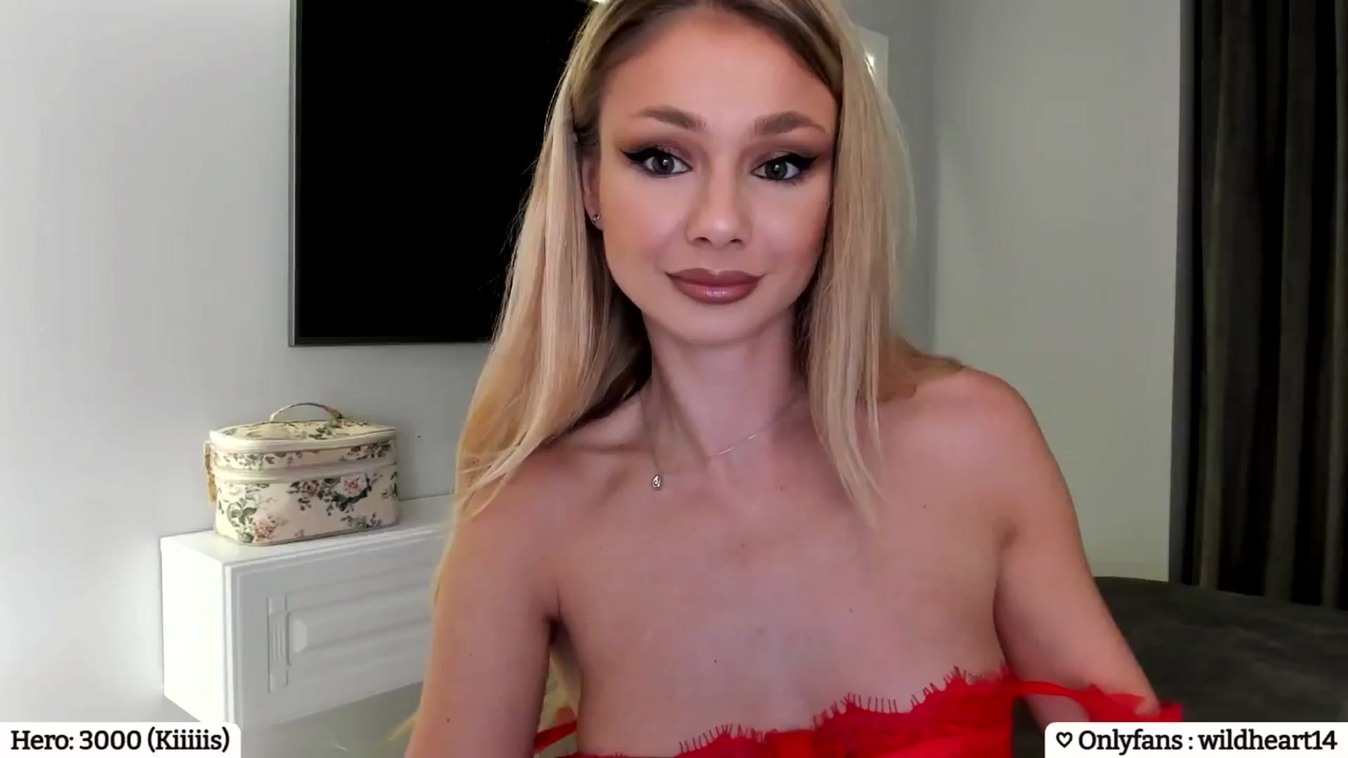 Gallery image thumbnail from Yveline's myfreecams stream on, 02/14/2025, 24:36 image 4 of 20