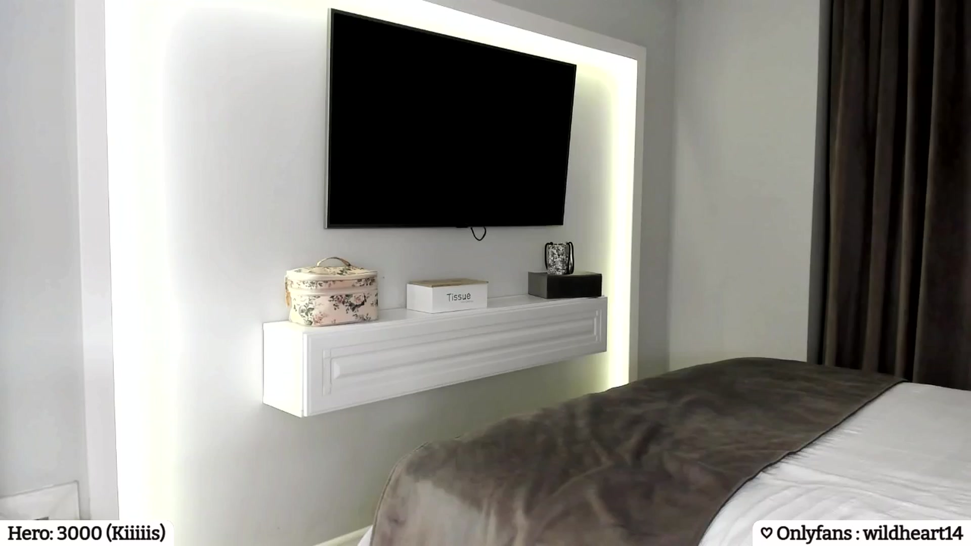 Gallery image thumbnail from Yveline's myfreecams stream on, 02/14/2025, 24:36 image 6 of 20