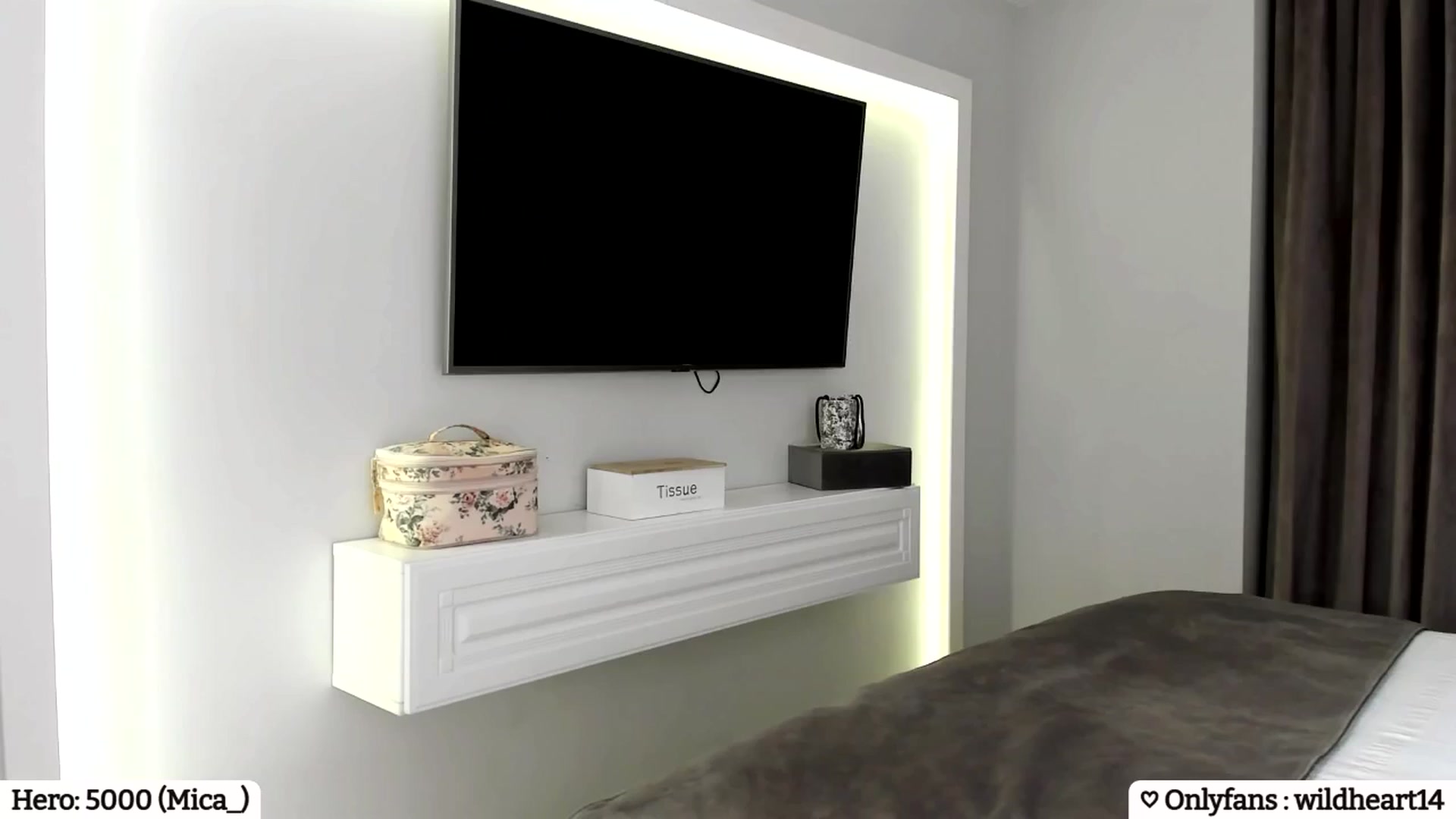 Gallery image thumbnail from Yveline's myfreecams stream on, 02/14/2025, 24:36 image 20 of 20