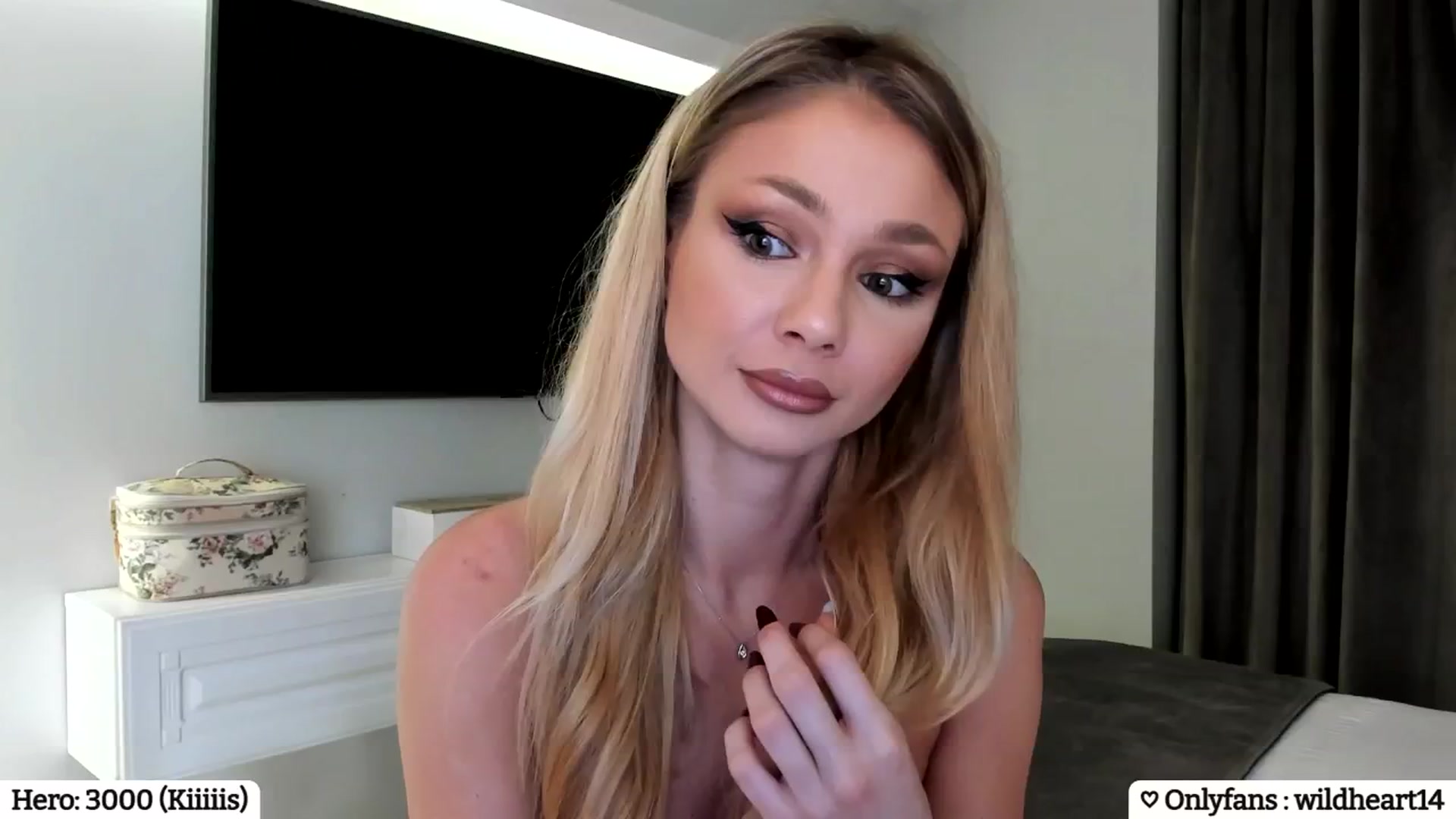 Gallery image thumbnail from Yveline's myfreecams stream on, 02/14/2025, 24:36 image 7 of 20