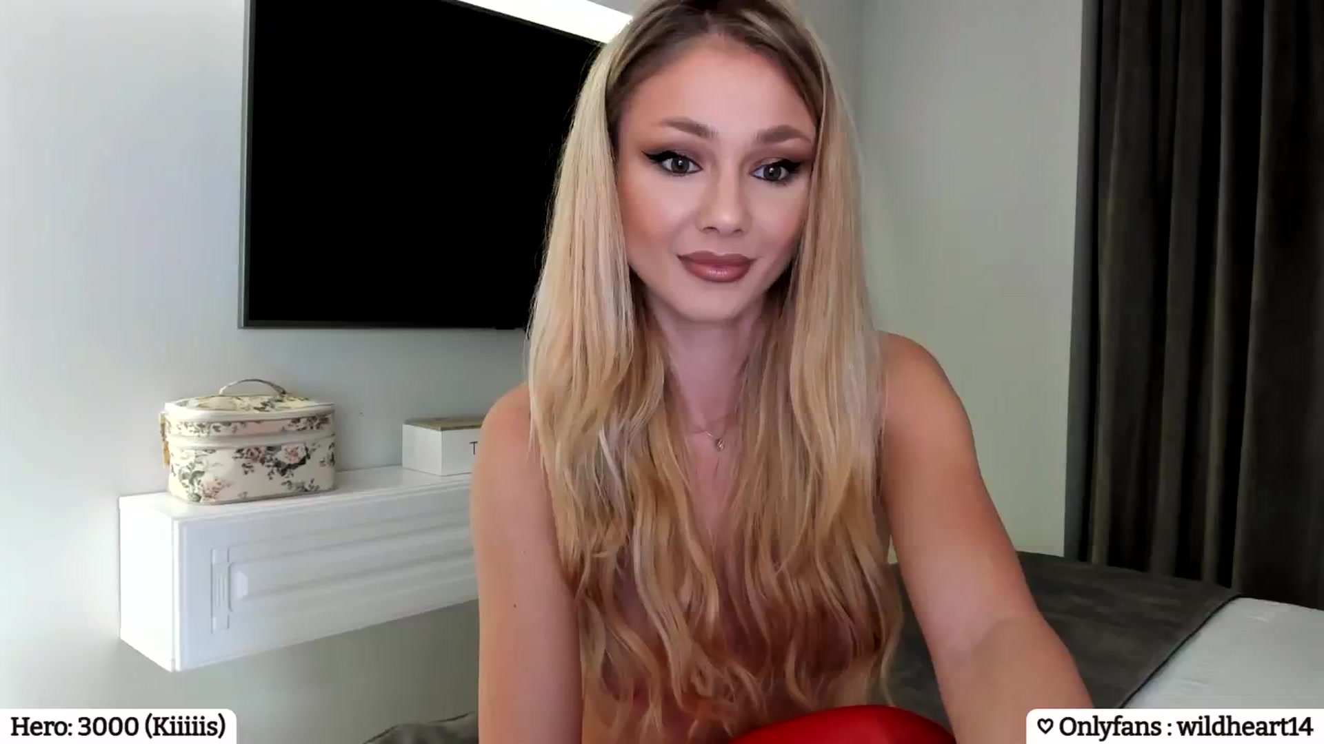Gallery image thumbnail from Yveline's myfreecams stream on, 02/14/2025, 24:36 image 5 of 20