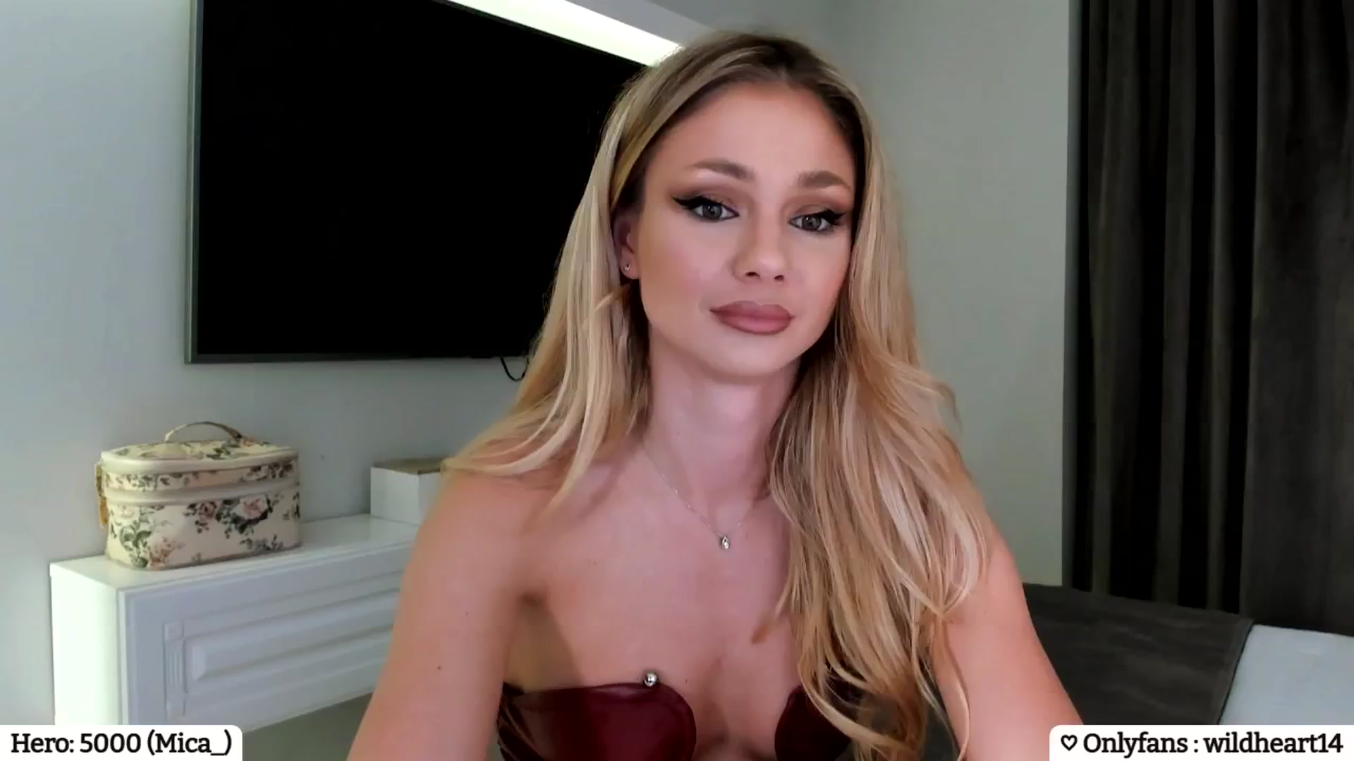 Gallery image thumbnail from Yveline's myfreecams stream on, 02/14/2025, 01:04 image 7 of 20
