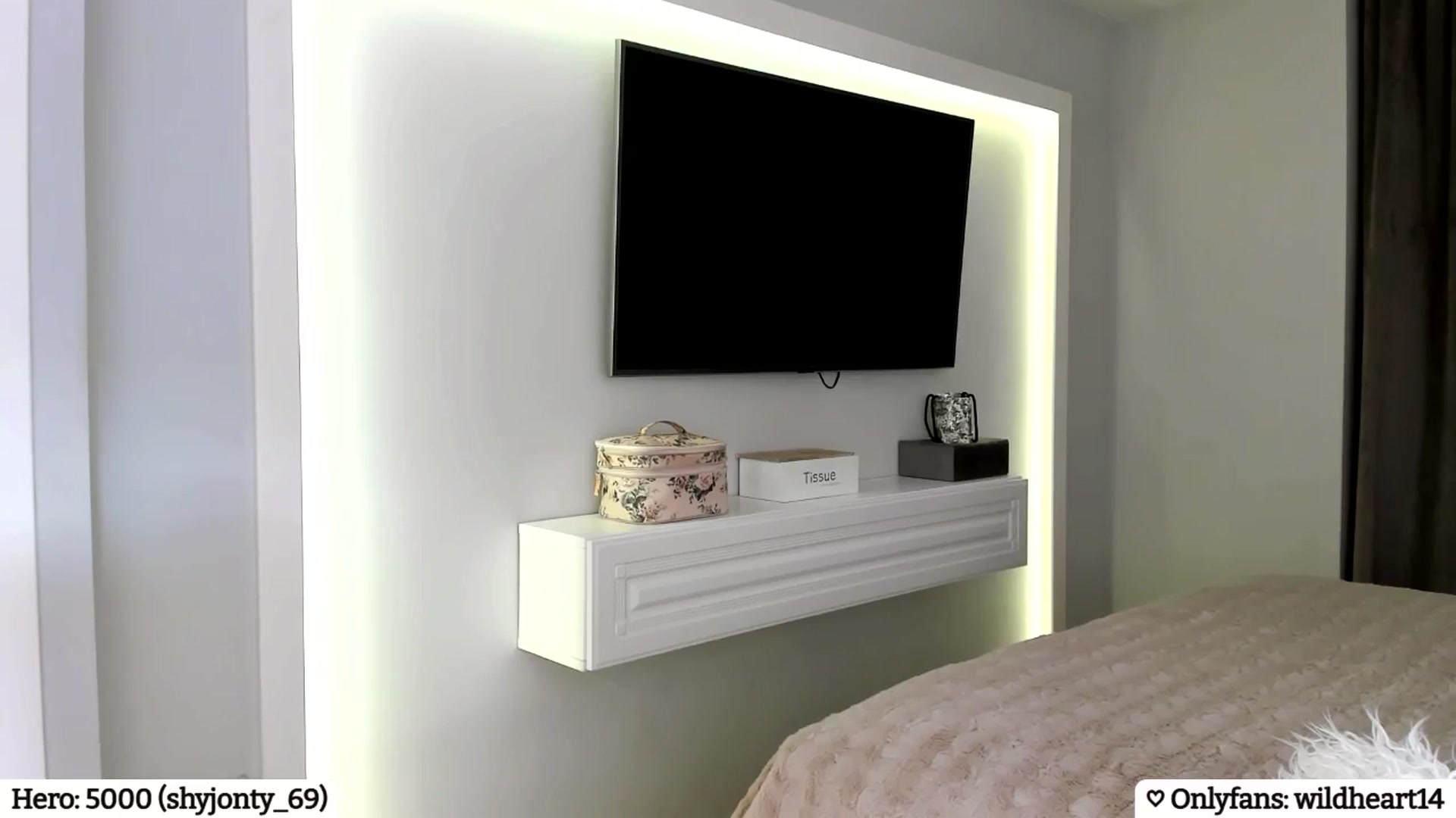 Gallery image thumbnail from Yveline's myfreecams stream on, 02/19/2025, 21:54 image 18 of 20