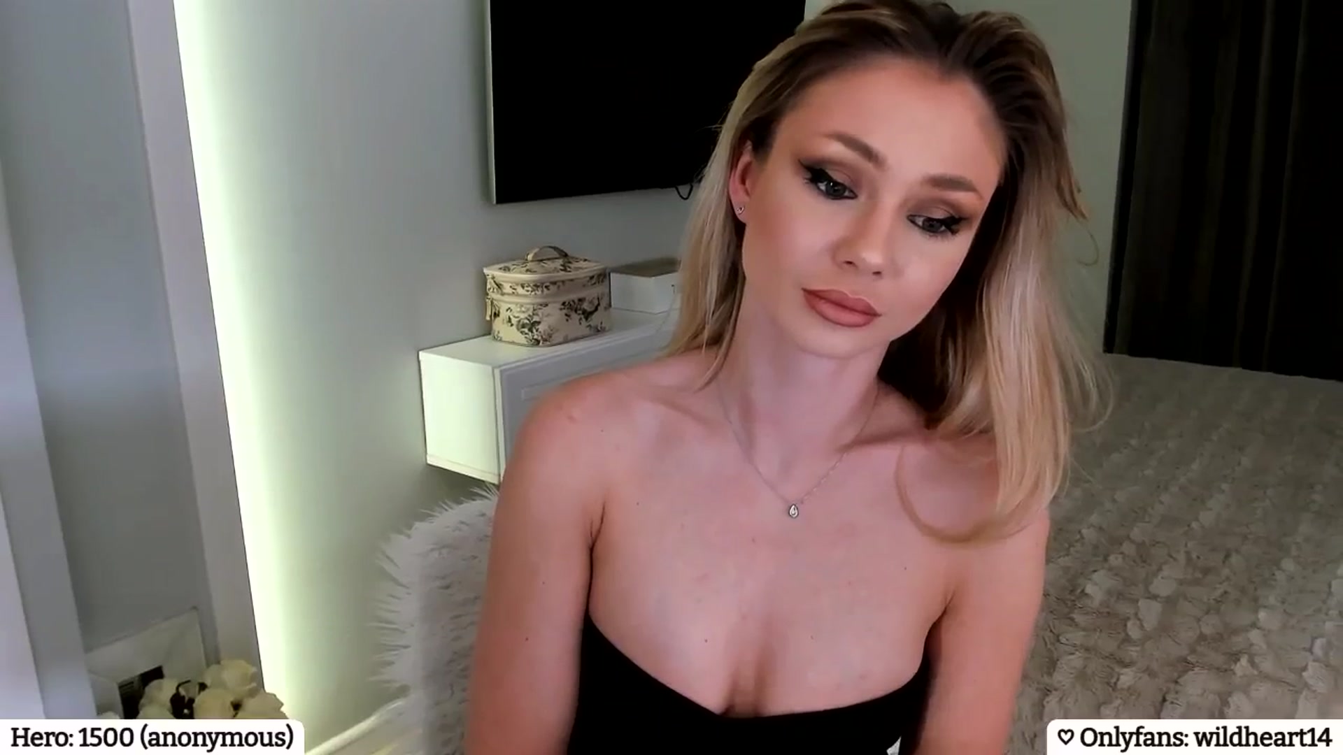 Gallery image thumbnail from Yveline's myfreecams stream on, 02/19/2025, 21:54 image 8 of 20