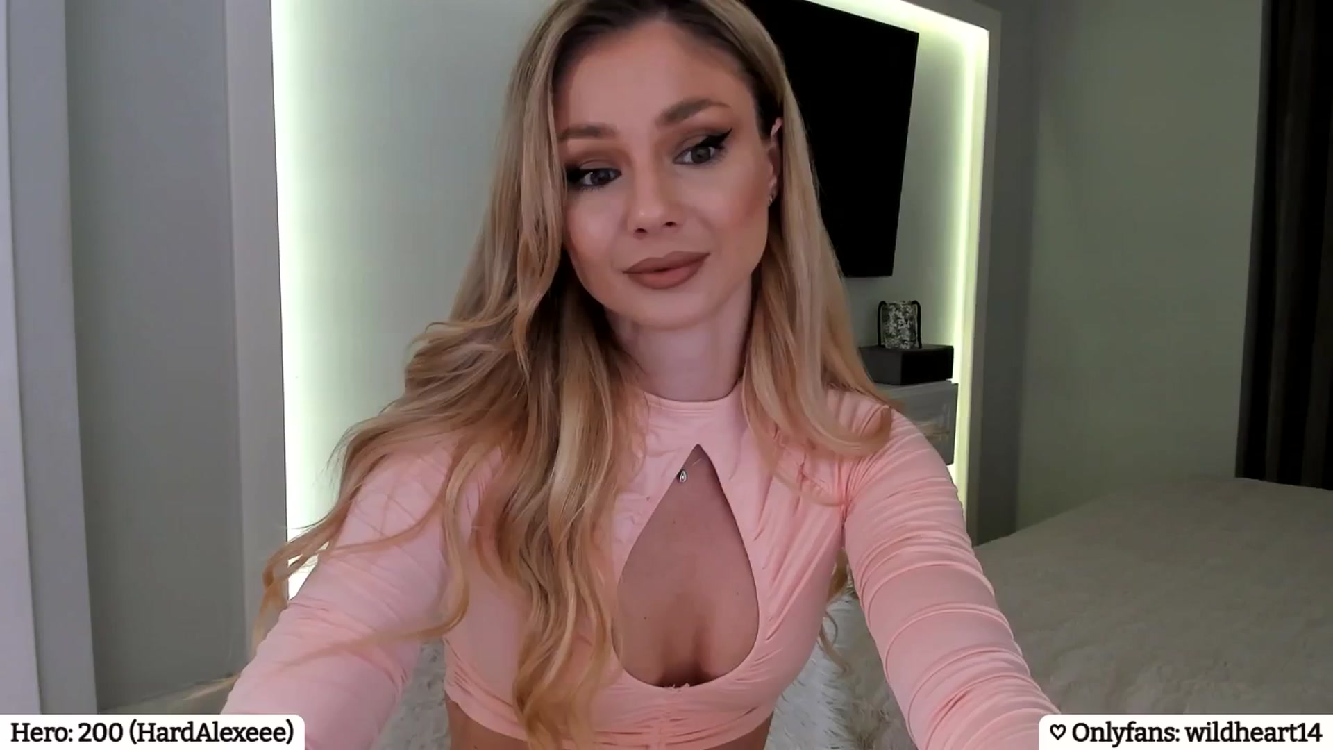 Gallery image thumbnail from Yveline's myfreecams stream on, 02/27/2025, 18:19 image 11 of 20