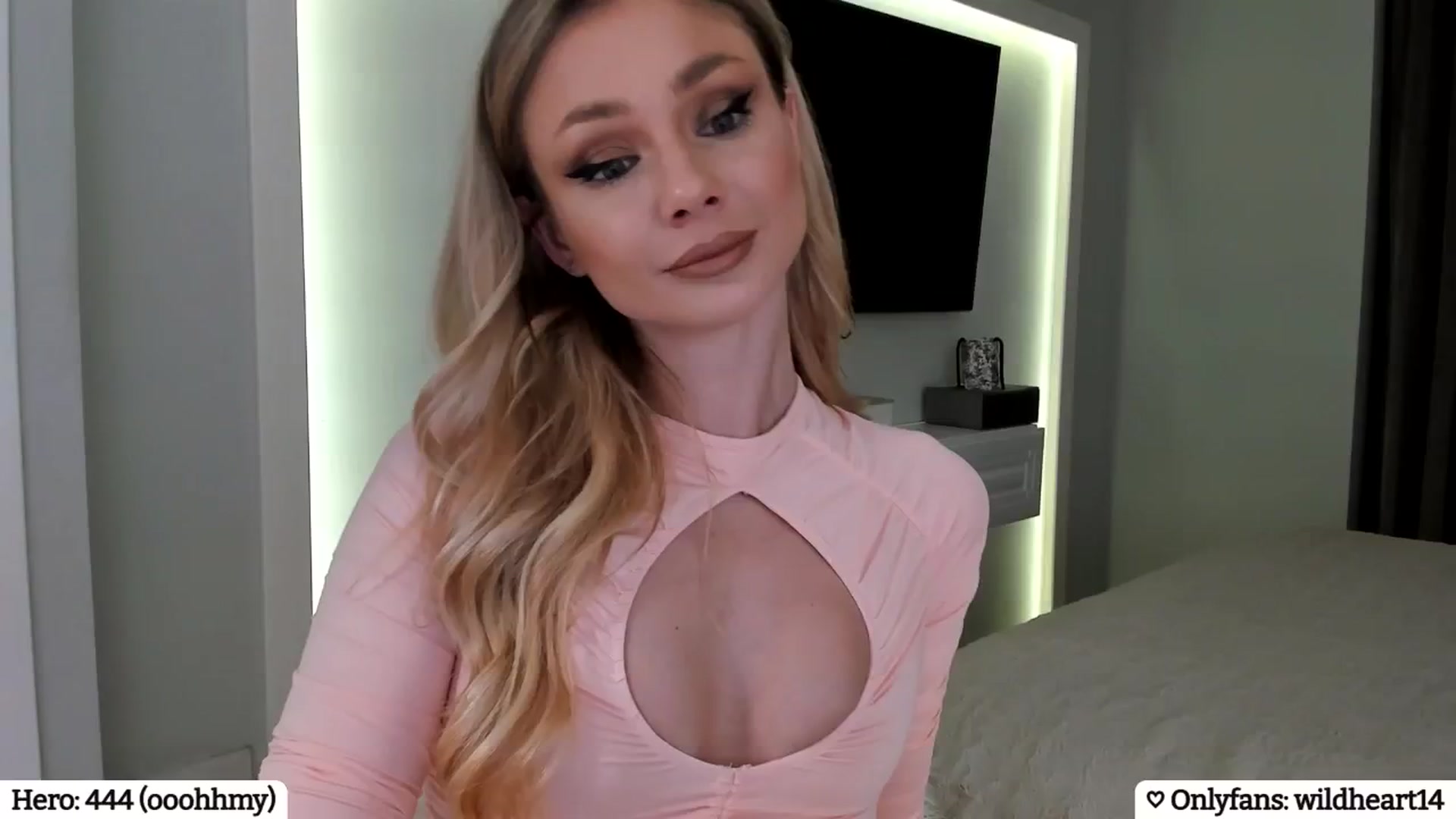 Gallery image thumbnail from Yveline's myfreecams stream on, 02/27/2025, 18:19 image 14 of 20