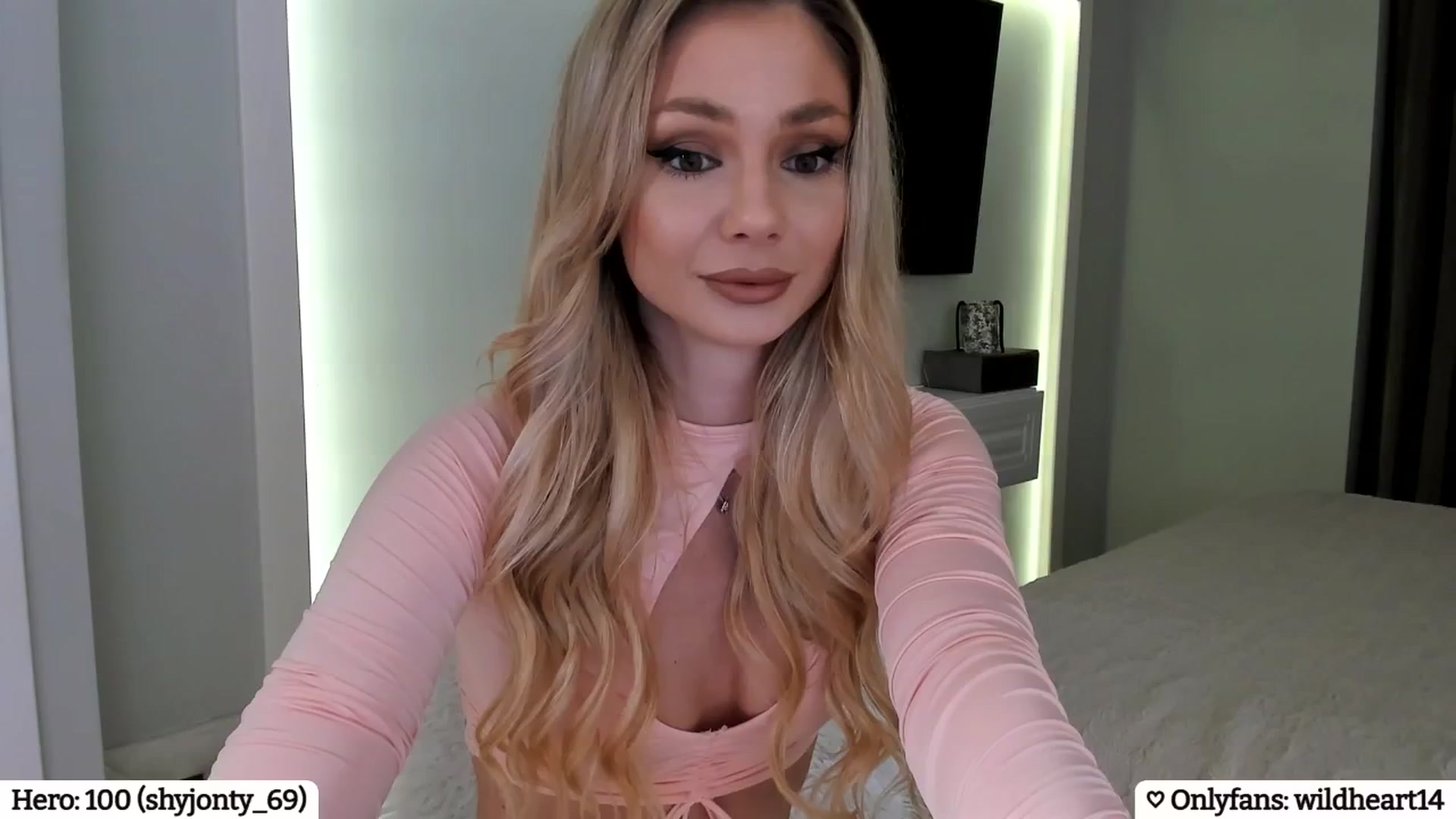 Gallery image thumbnail from Yveline's myfreecams stream on, 02/27/2025, 18:19 image 7 of 20