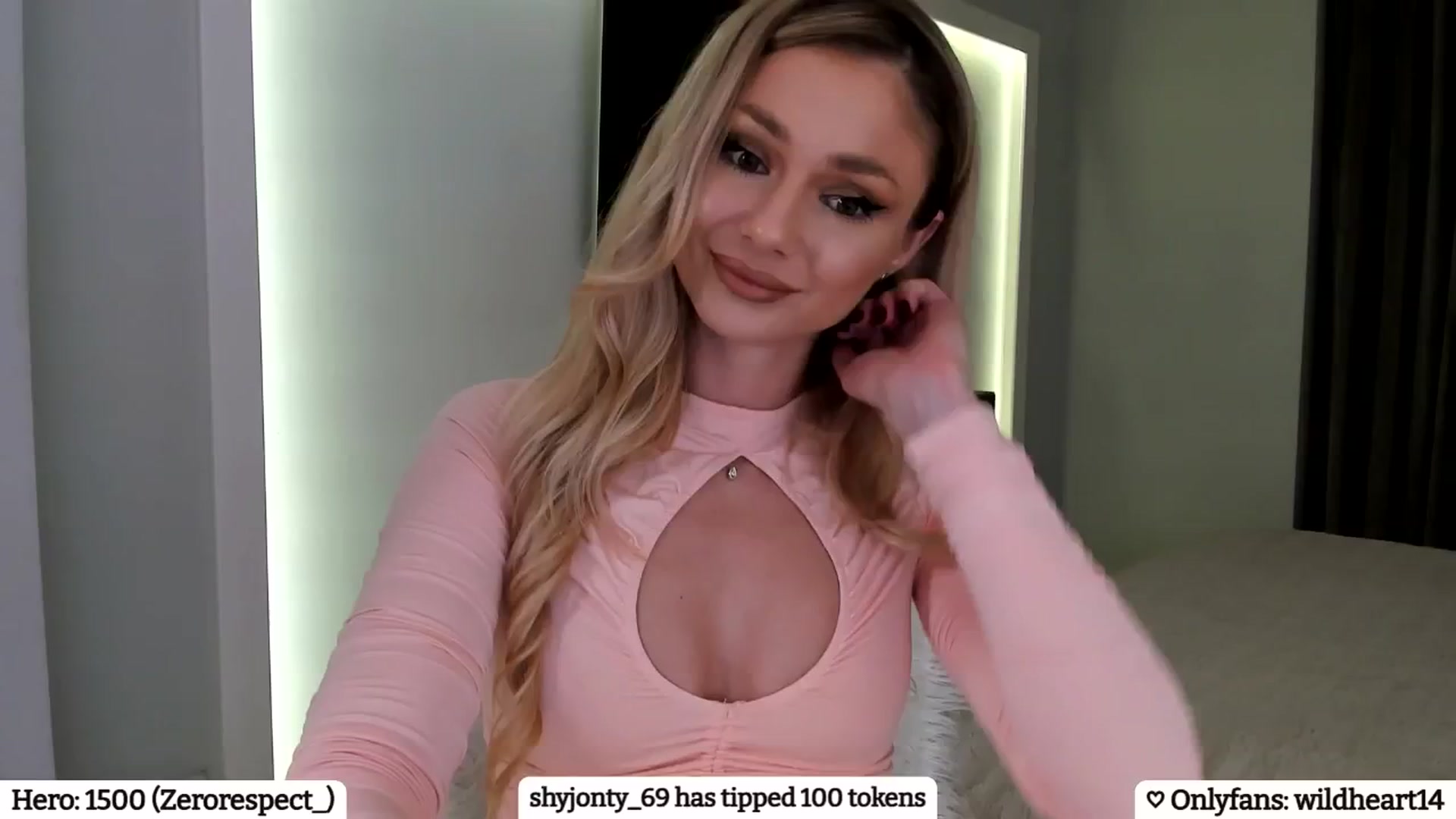 Gallery image thumbnail from Yveline's myfreecams stream on, 02/27/2025, 21:37 image 5 of 20