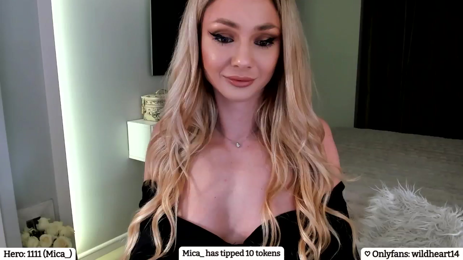 Gallery image thumbnail from Yveline's myfreecams stream on, 02/28/2025, 23:02 image 6 of 20