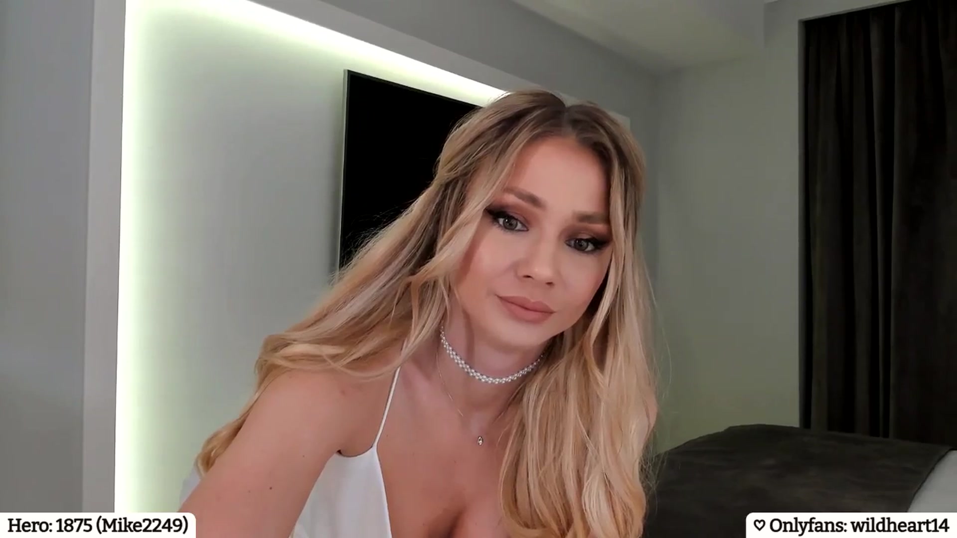 Gallery image thumbnail from Yveline's myfreecams stream on, 03/01/2025, 17:25 image 7 of 20