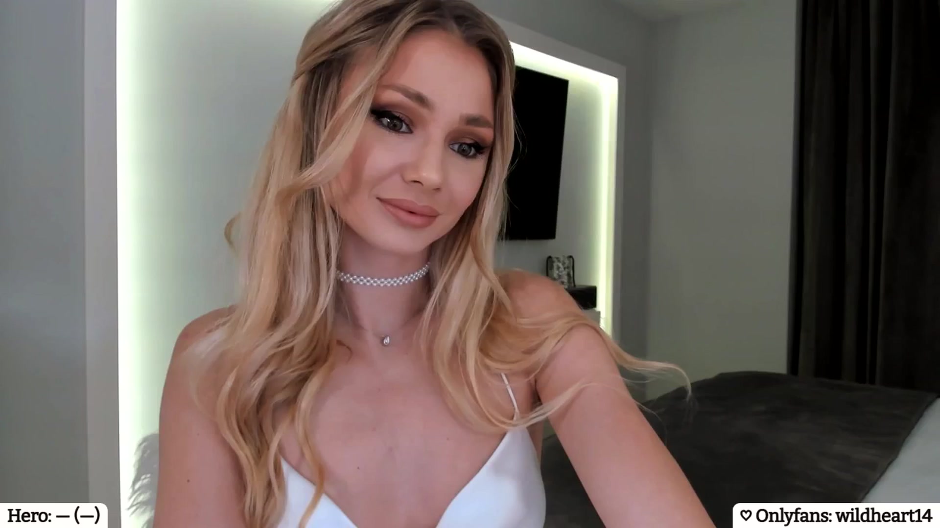 Gallery image thumbnail from Yveline's myfreecams stream on, 03/01/2025, 17:25 image 1 of 20