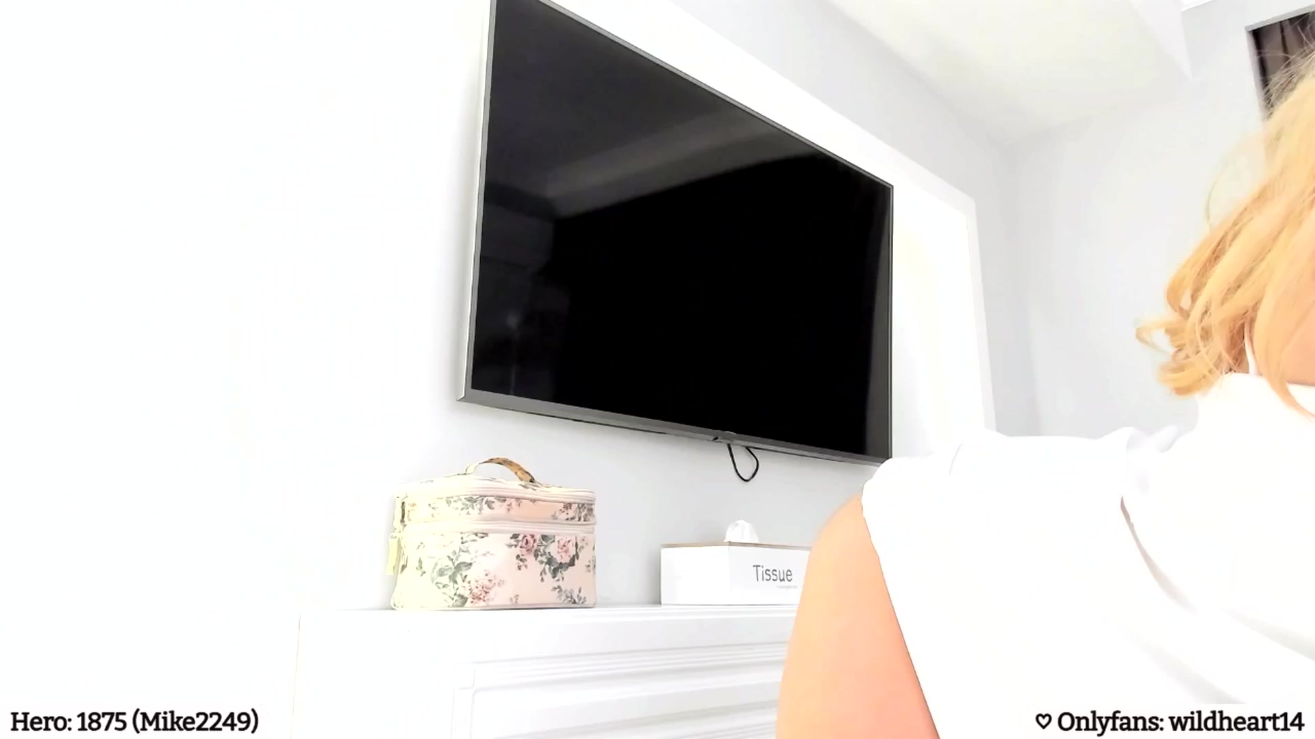 Gallery image thumbnail from Yveline's myfreecams stream on, 03/01/2025, 17:55 image 18 of 20