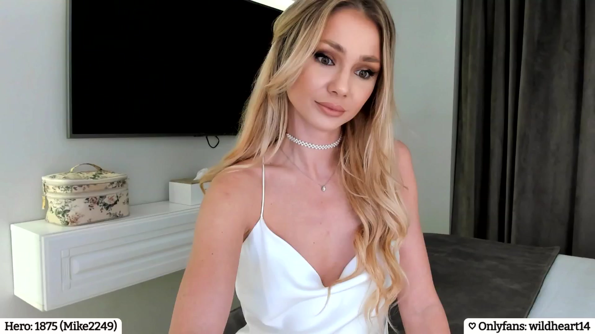 Gallery image thumbnail from Yveline's myfreecams stream on, 03/01/2025, 17:55 image 16 of 20