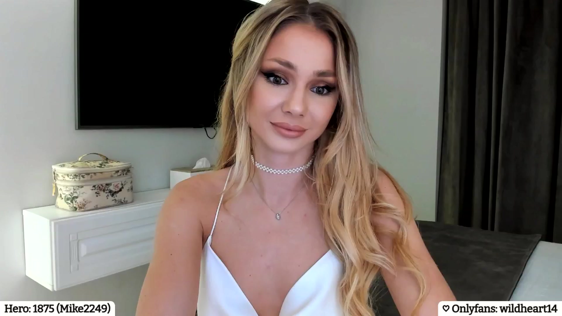 Gallery image thumbnail from Yveline's myfreecams stream on, 03/01/2025, 17:55 image 13 of 20