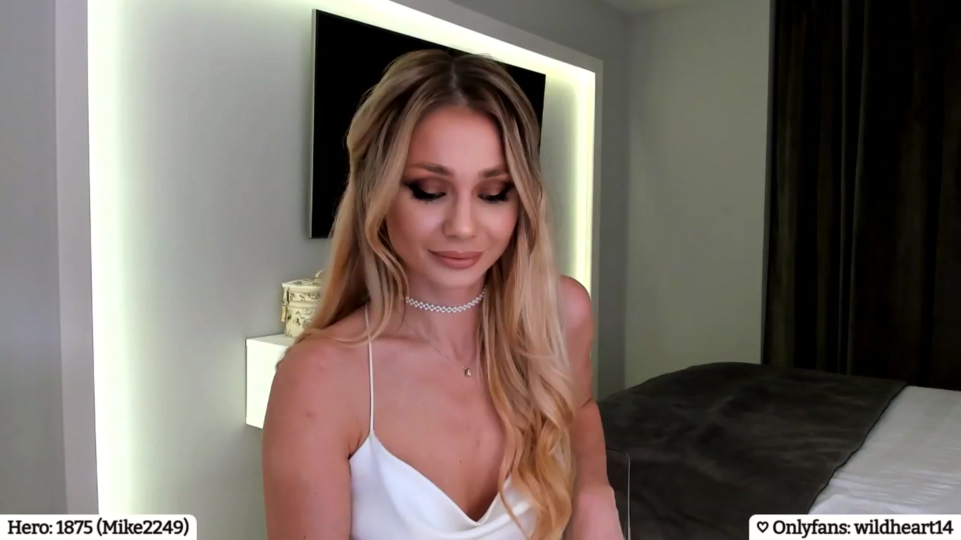 Gallery image thumbnail from Yveline's myfreecams stream on, 03/01/2025, 19:33 image 2 of 20