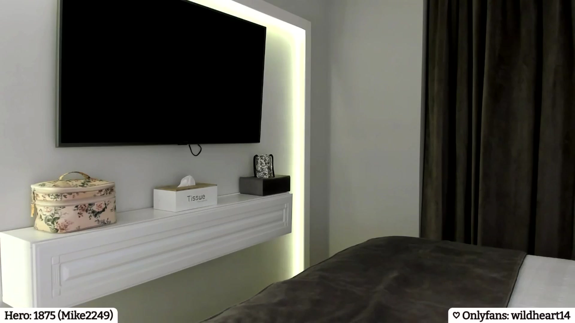 Gallery image thumbnail from Yveline's myfreecams stream on, 03/01/2025, 19:33 image 8 of 20