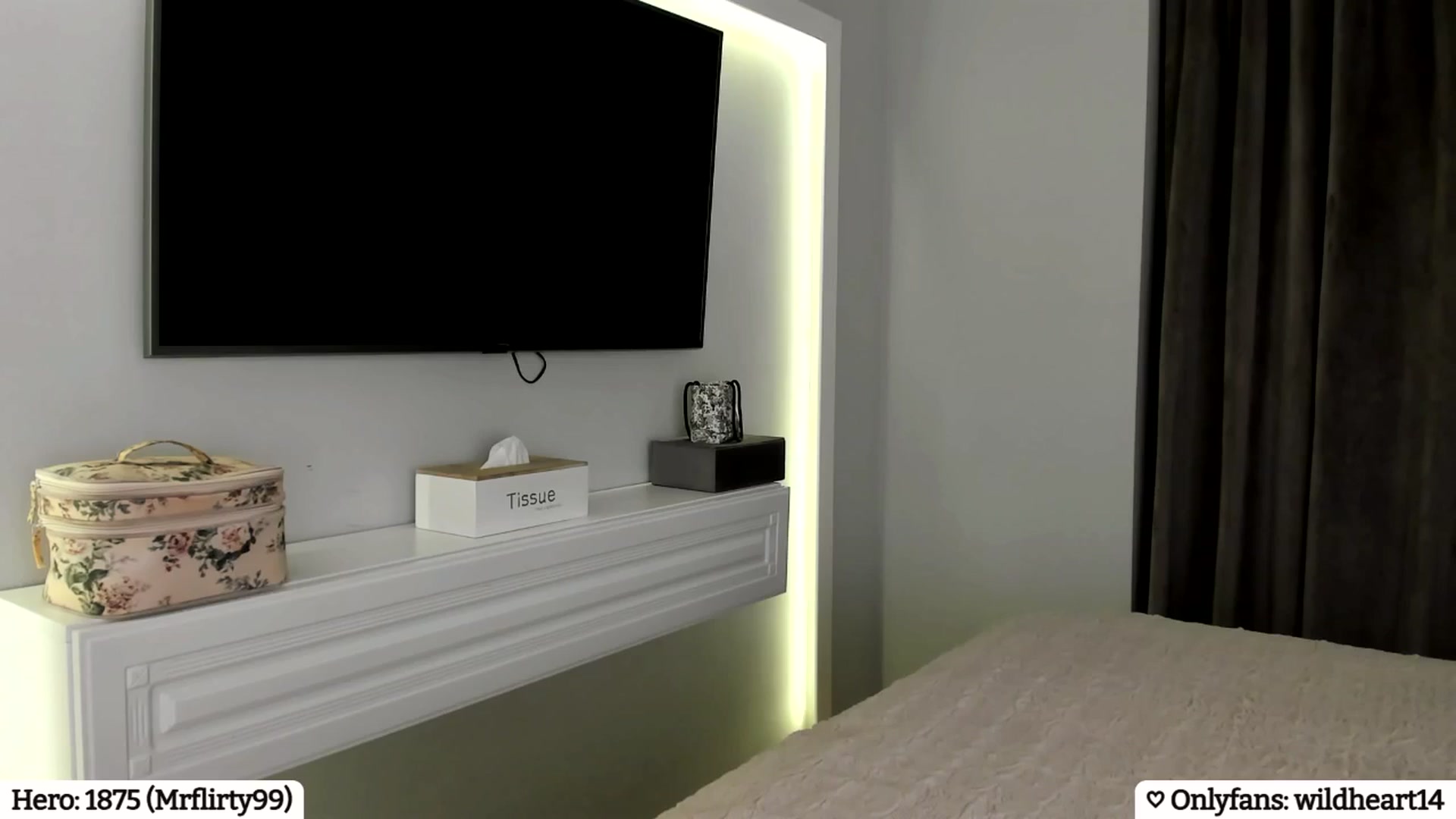 Gallery image thumbnail from Yveline's myfreecams stream on, 03/02/2025, 23:45 image 7 of 20