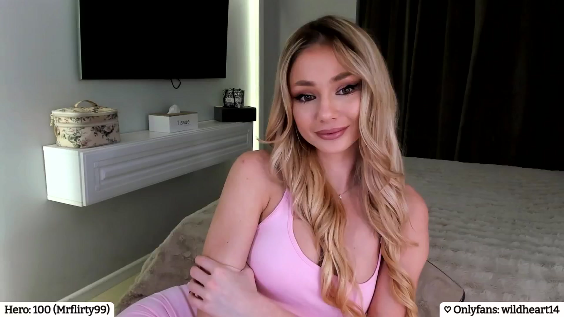 Gallery image thumbnail from Yveline's myfreecams stream on, 03/03/2025, 23:59 image 4 of 20