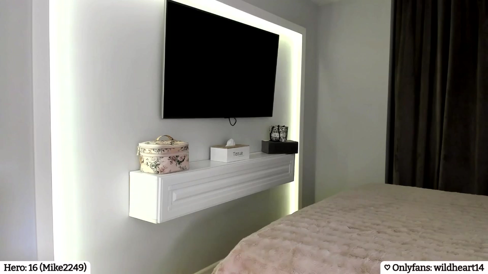Gallery image thumbnail from Yveline's myfreecams stream on, 03/03/2025, 23:59 image 2 of 20