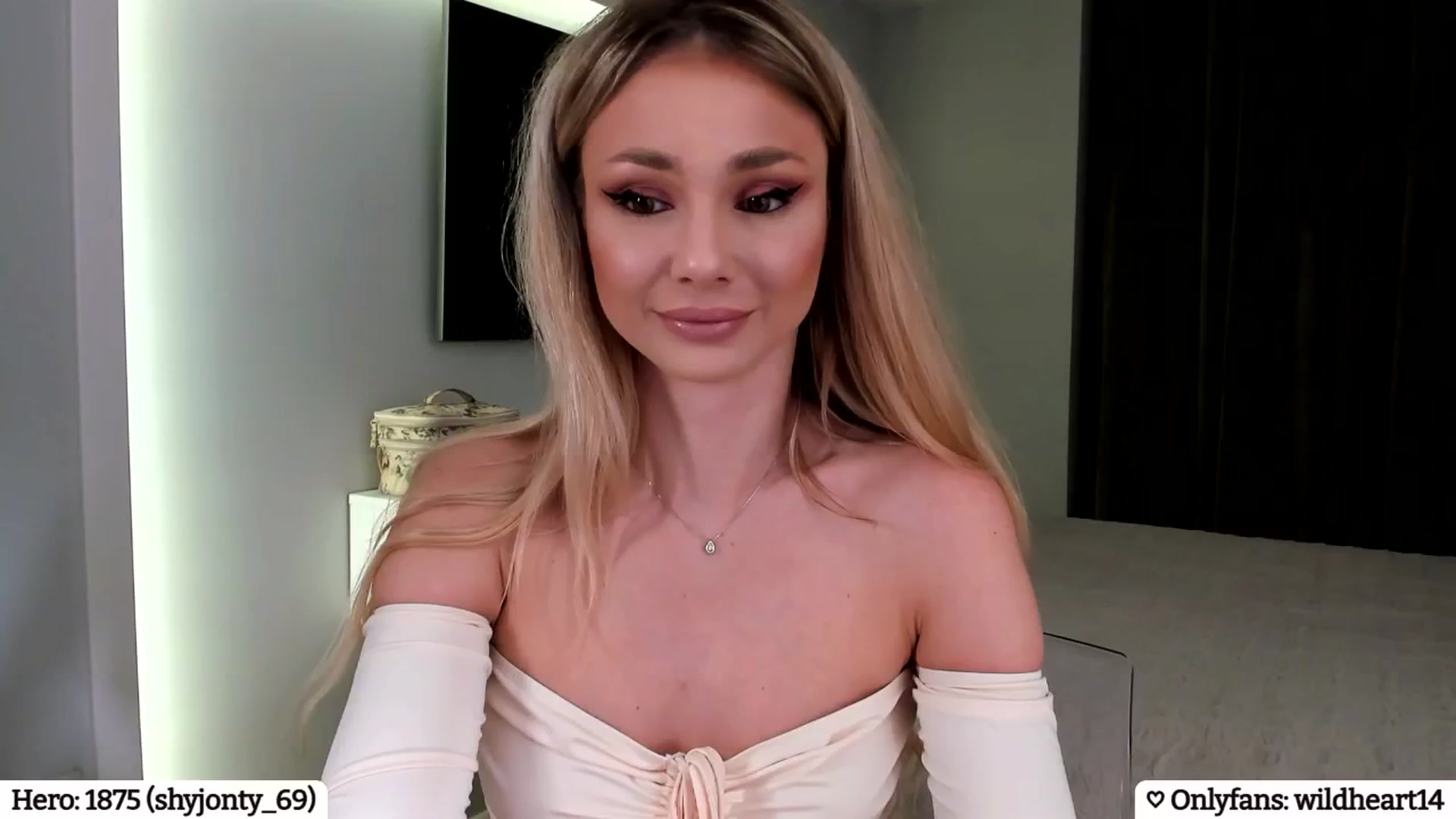 Gallery image thumbnail from Yveline's myfreecams stream on, 03/04/2025, 23:09 image 9 of 20