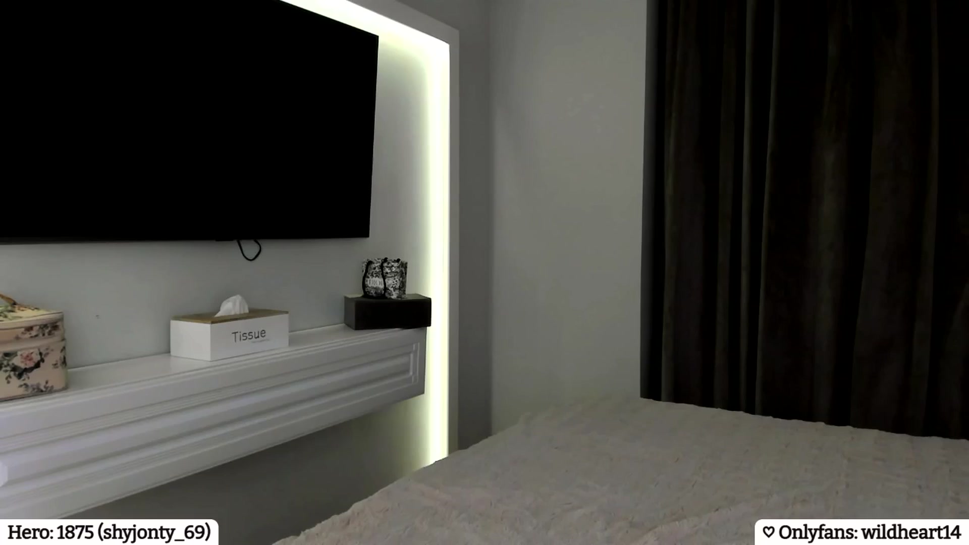 Gallery image thumbnail from Yveline's myfreecams stream on, 03/05/2025, 24:09 image 7 of 20