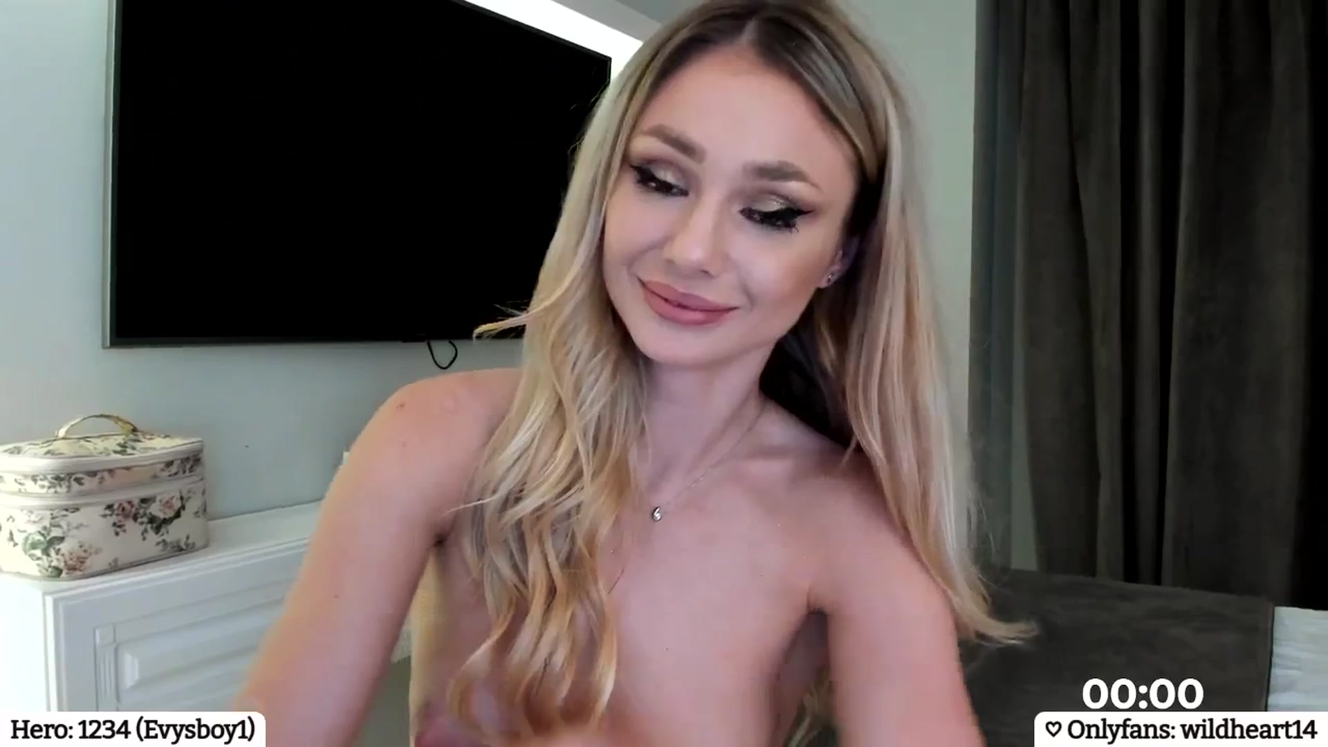 Gallery image thumbnail from Yveline's myfreecams stream on, 03/06/2025, 24:10 image 20 of 20