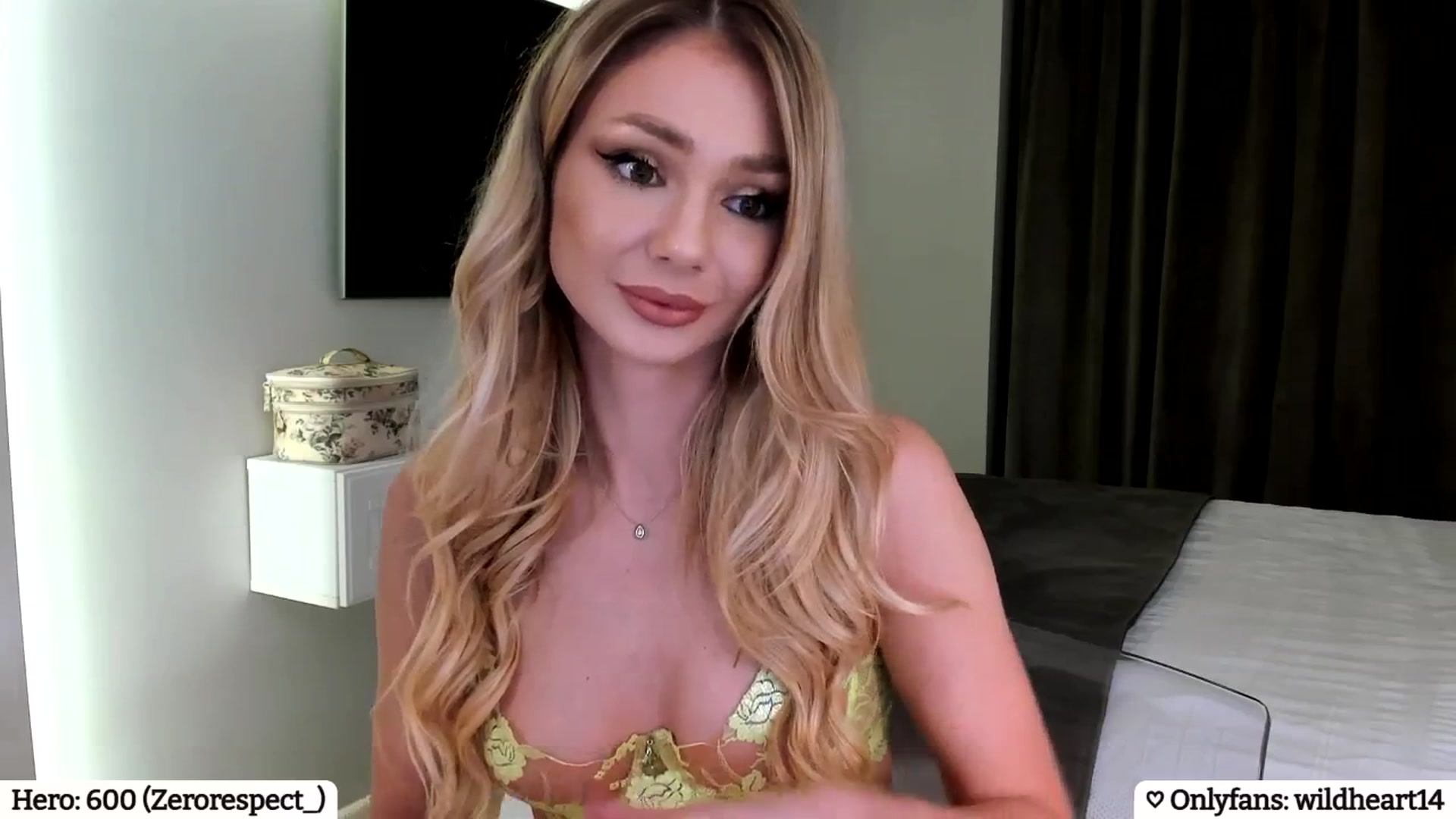 Gallery image thumbnail from Yveline's myfreecams stream on, 03/06/2025, 24:10 image 7 of 20