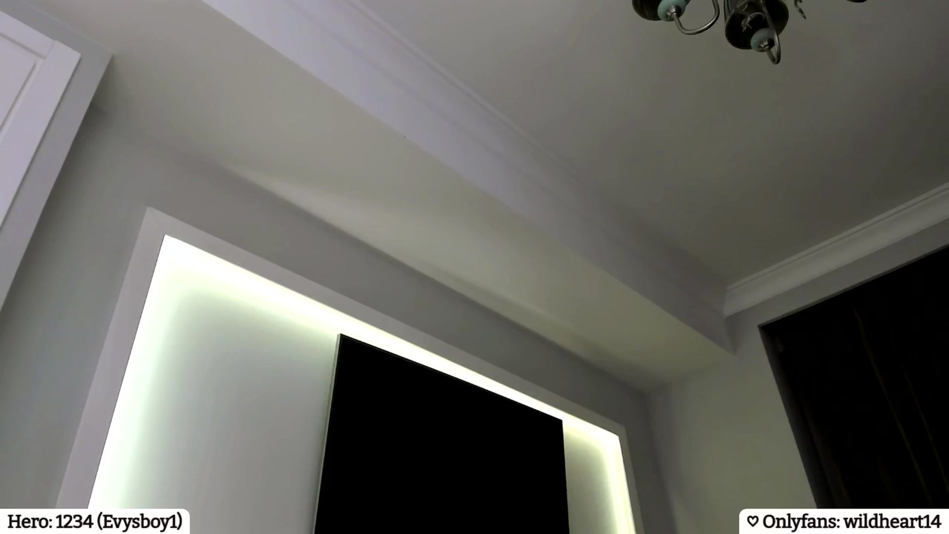 Gallery image thumbnail from Yveline's myfreecams stream on, 03/06/2025, 24:10 image 18 of 20