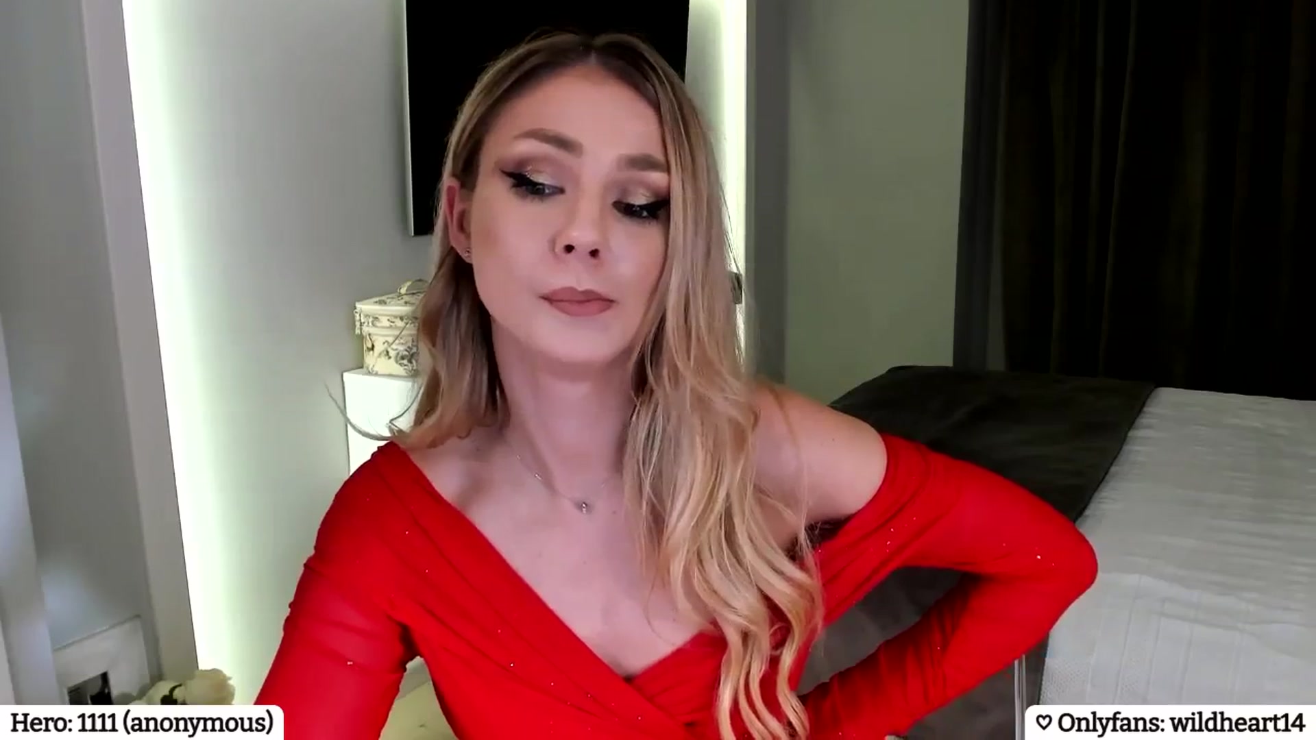 Gallery image thumbnail from Yveline's myfreecams stream on, 03/06/2025, 24:10 image 14 of 20