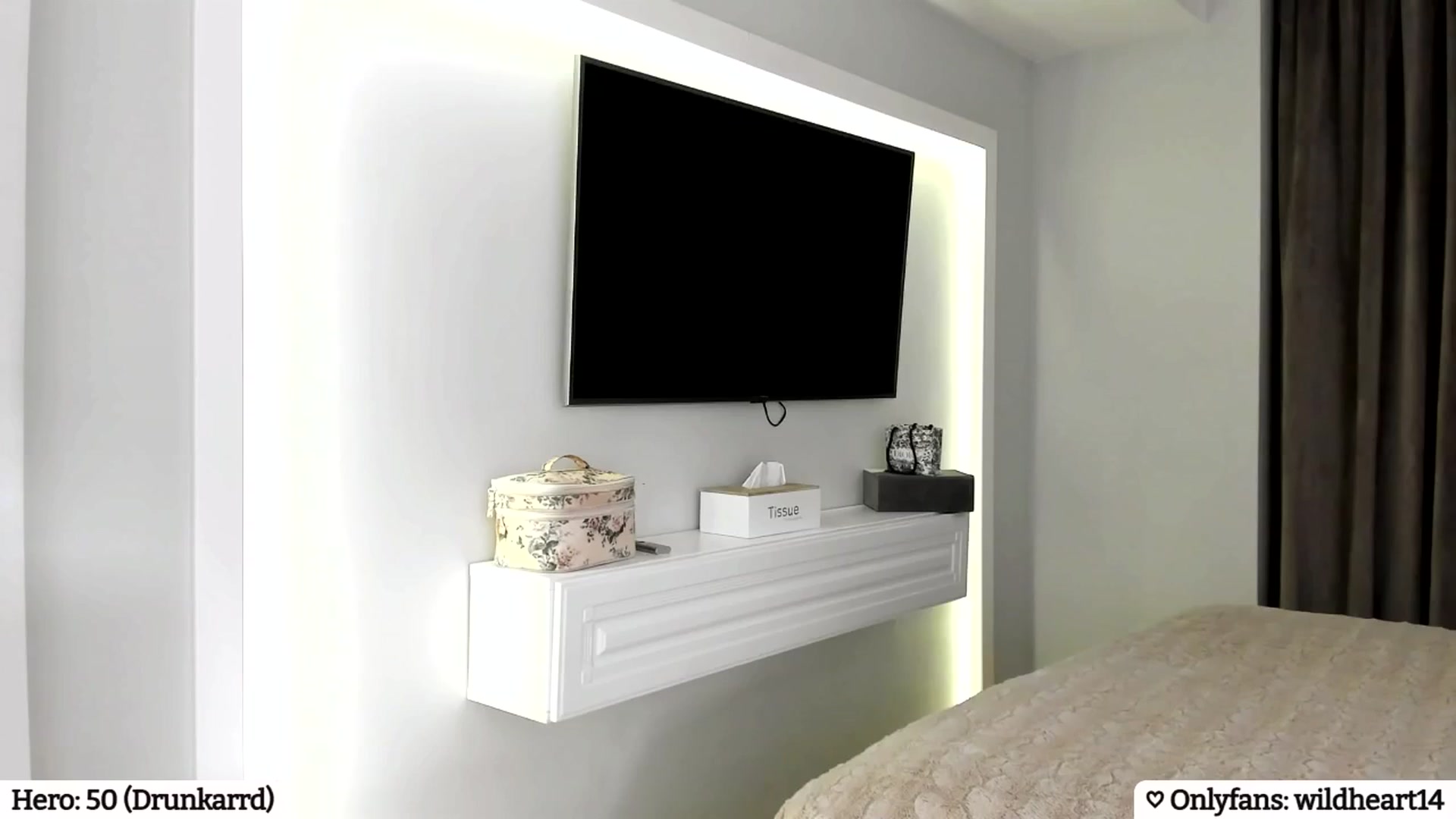 Gallery image thumbnail from Yveline's myfreecams stream on, 03/09/2025, 20:24 image 6 of 20