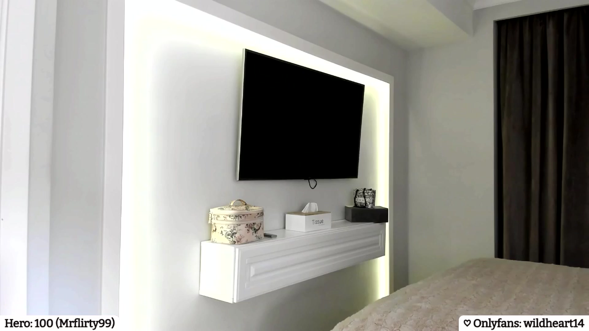 Gallery image thumbnail from Yveline's myfreecams stream on, 03/09/2025, 21:15 image 6 of 20