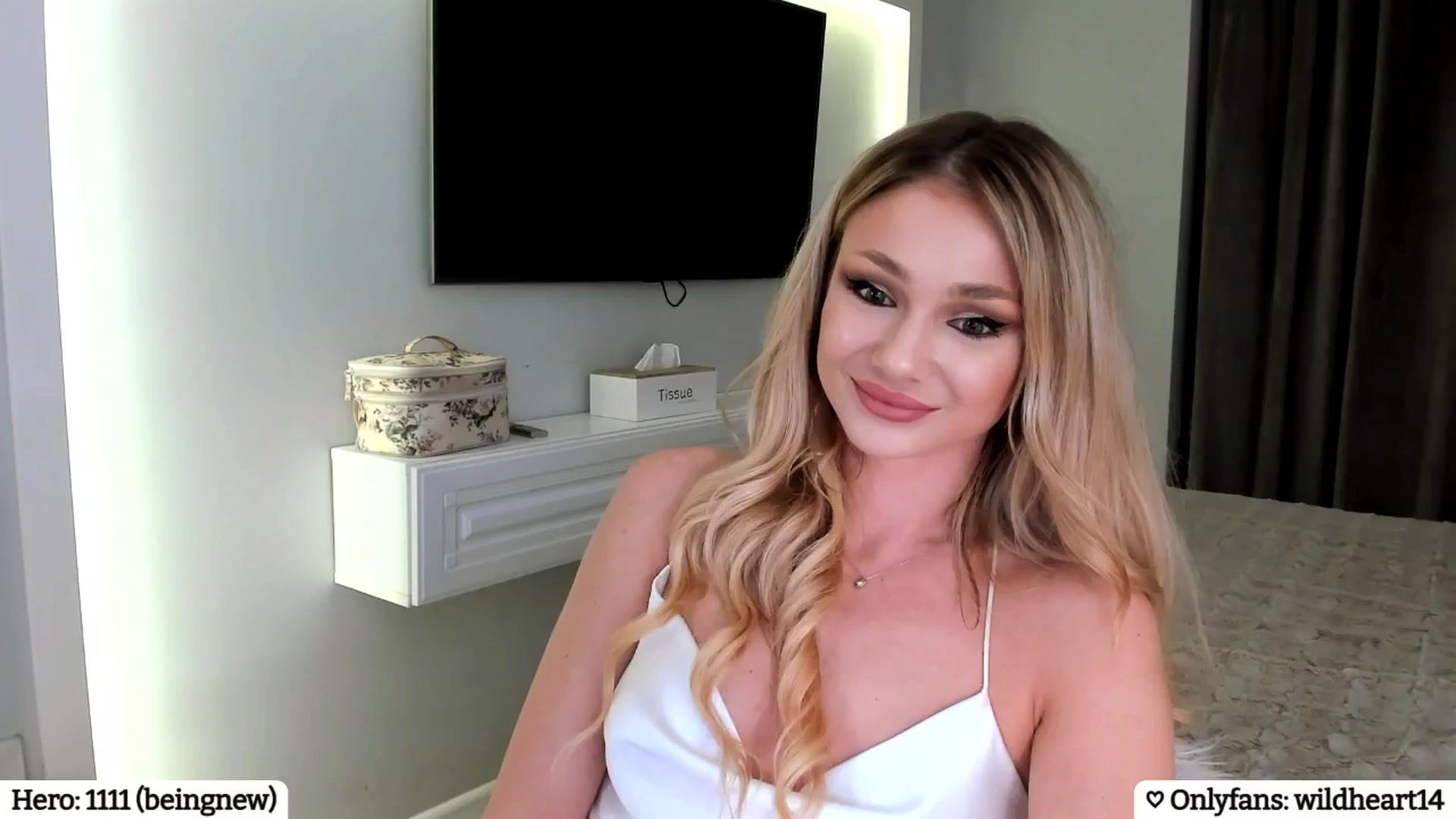 Gallery image thumbnail from Yveline's myfreecams stream on, 03/09/2025, 21:48 image 16 of 20