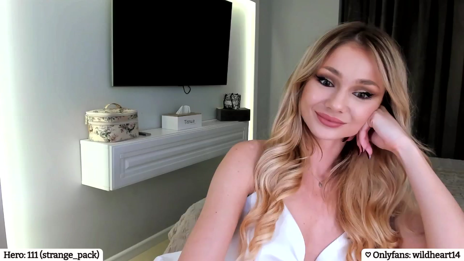Gallery image thumbnail from Yveline's myfreecams stream on, 03/09/2025, 21:48 image 2 of 20