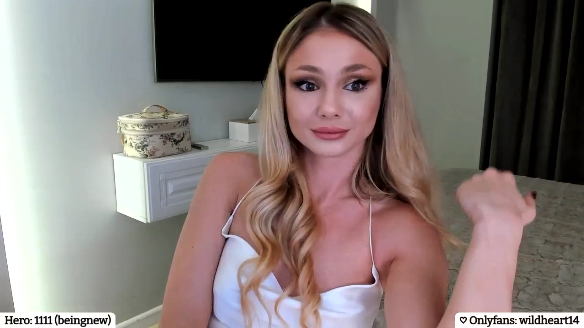 Gallery image thumbnail from Yveline's myfreecams stream on, 03/09/2025, 22:21 image 12 of 20
