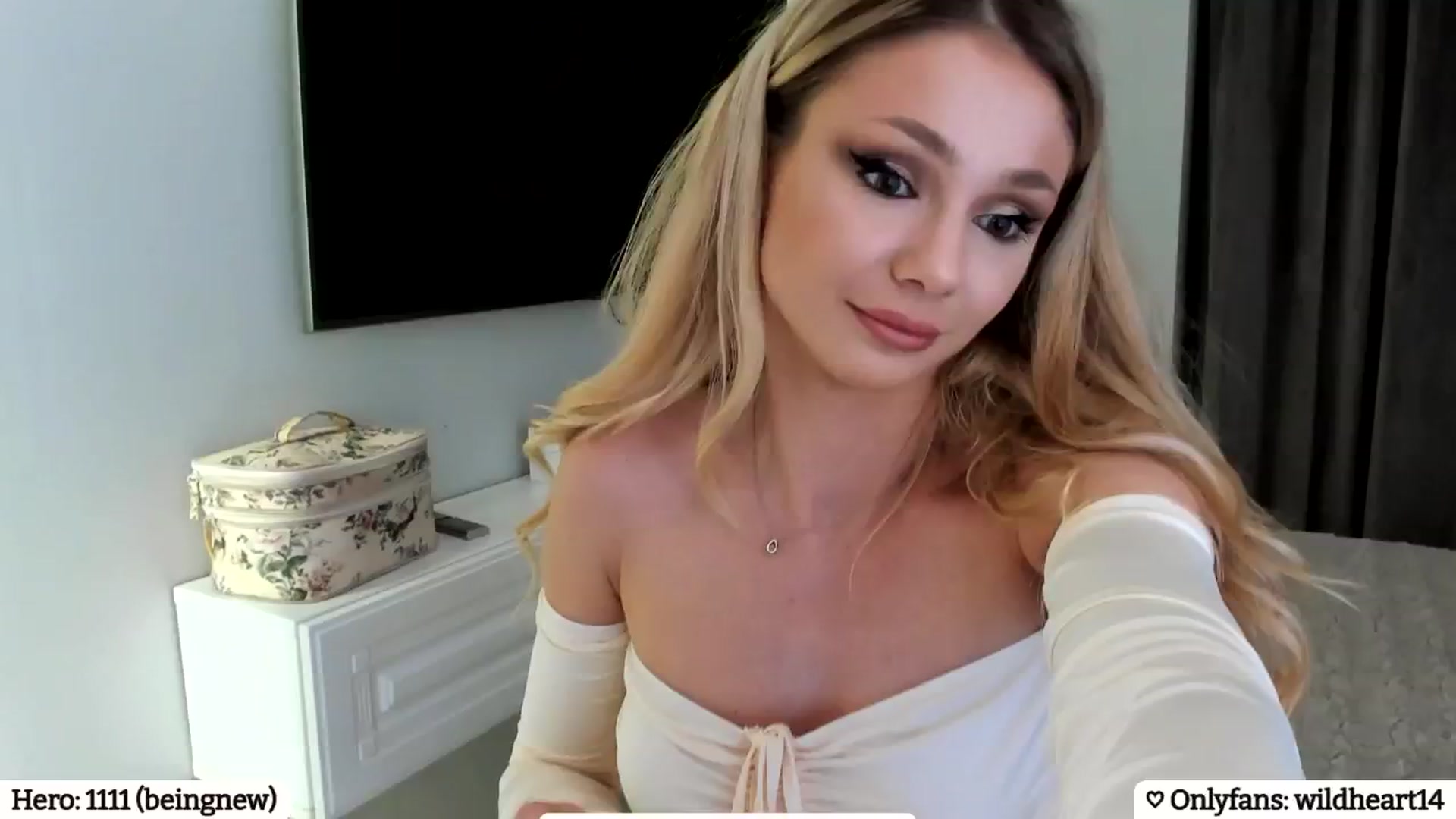 Gallery image thumbnail from Yveline's myfreecams stream on, 03/09/2025, 23:21 image 14 of 20
