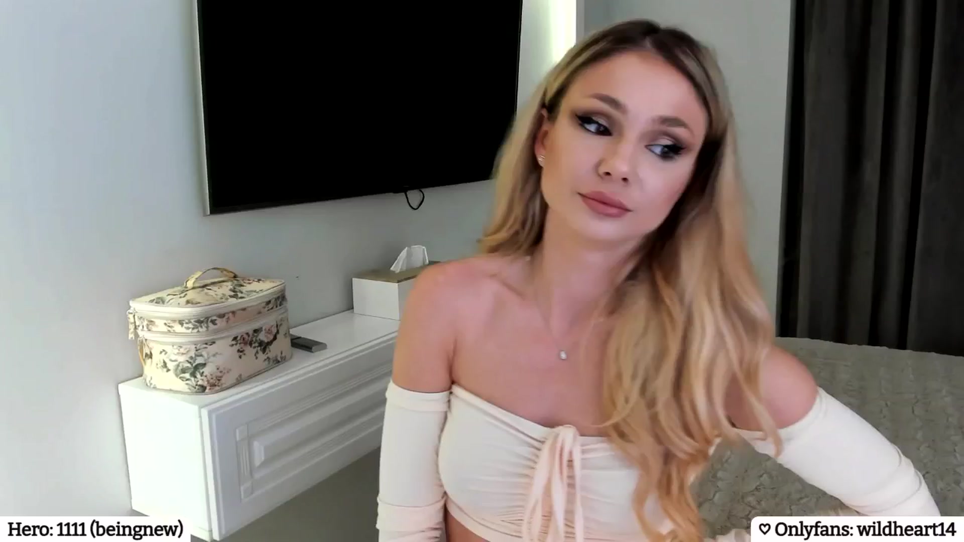 Gallery image thumbnail from Yveline's myfreecams stream on, 03/09/2025, 23:21 image 18 of 20