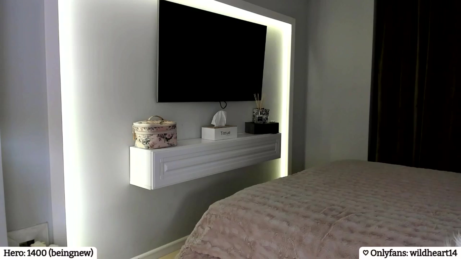 Gallery image thumbnail from Yveline's myfreecams stream on, 03/27/2025, 23:14 image 13 of 20