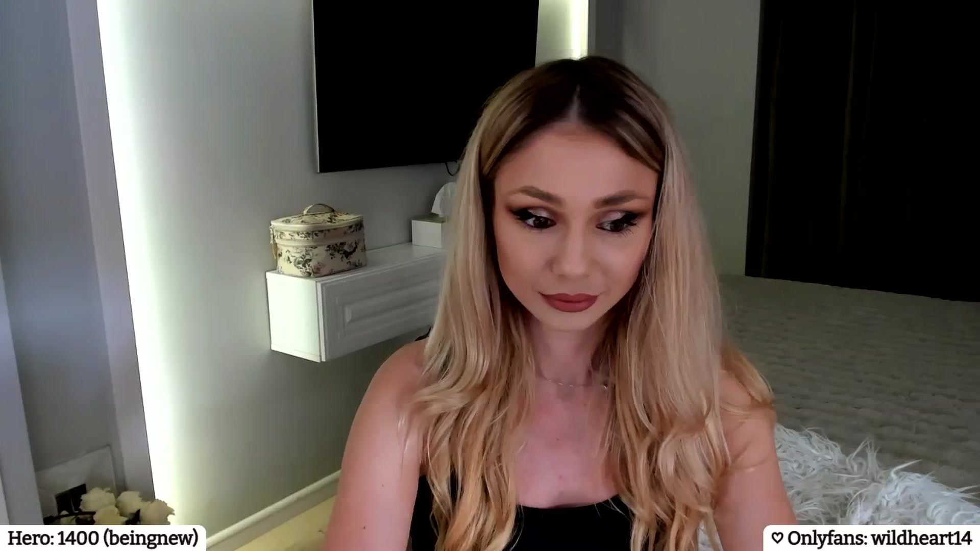 Gallery image thumbnail from Yveline's myfreecams stream on, 03/27/2025, 23:14 image 19 of 20