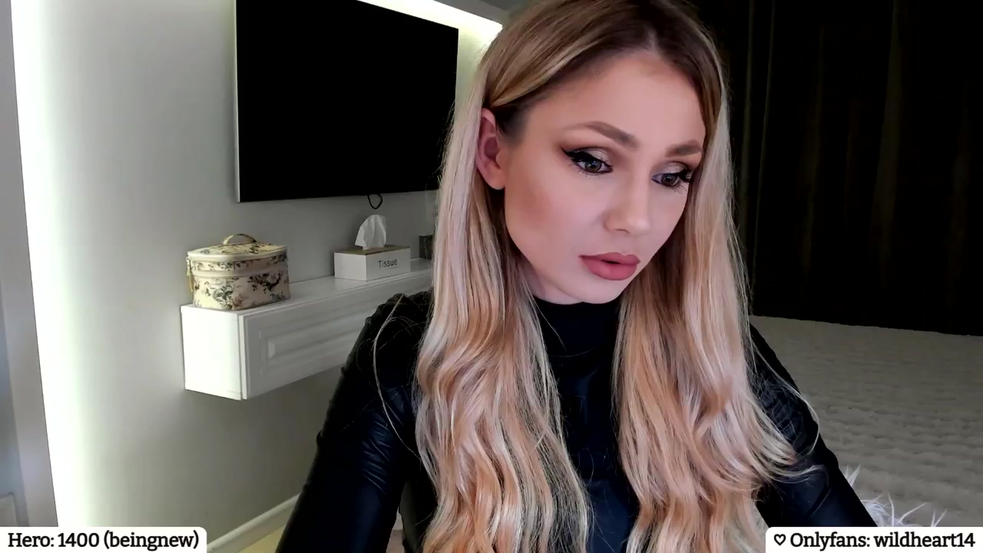 Gallery image thumbnail from Yveline's myfreecams stream on, 03/27/2025, 23:14 image 7 of 20