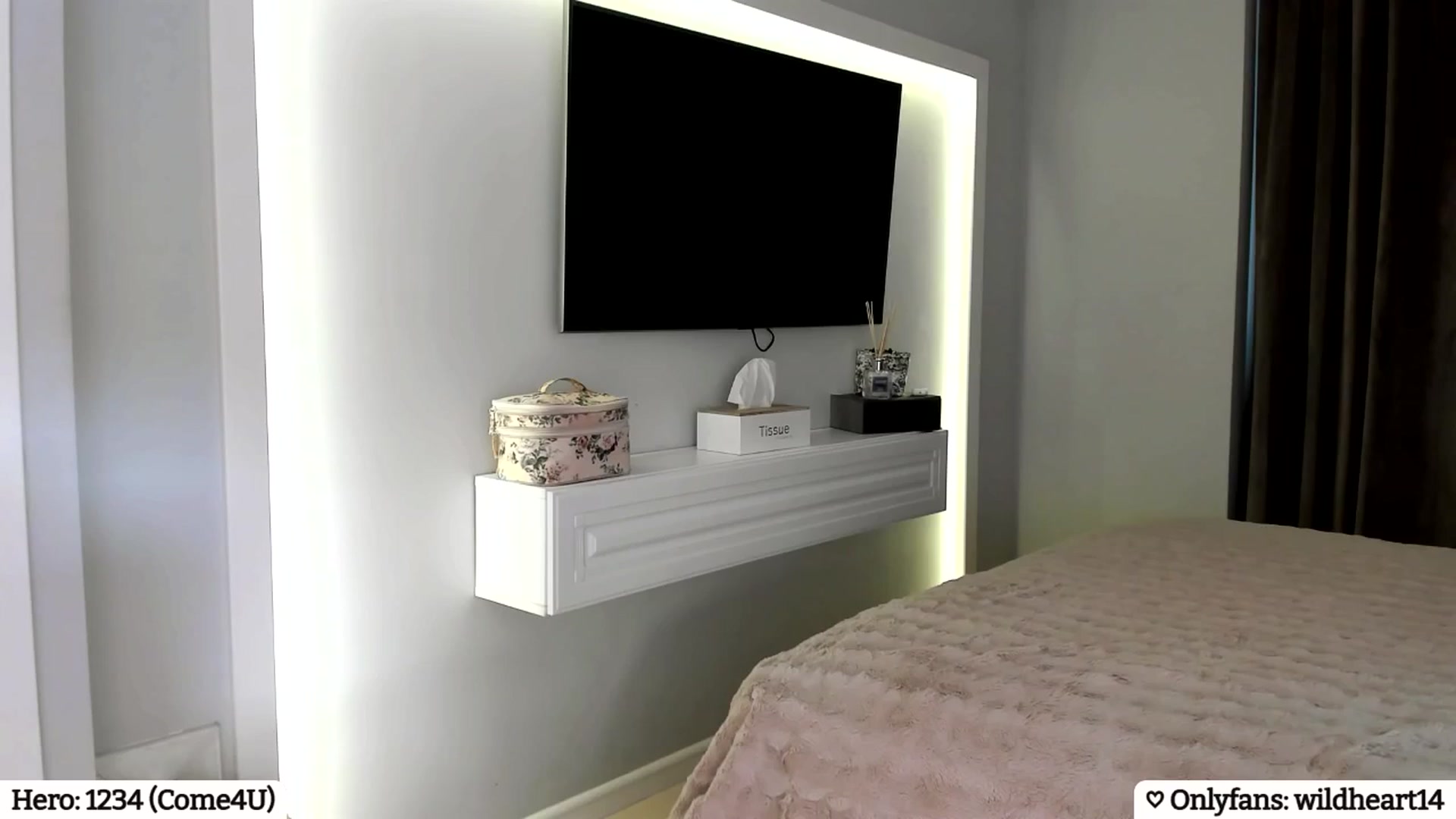 Gallery image thumbnail from Yveline's myfreecams stream on, 03/28/2025, 15:39 image 19 of 20