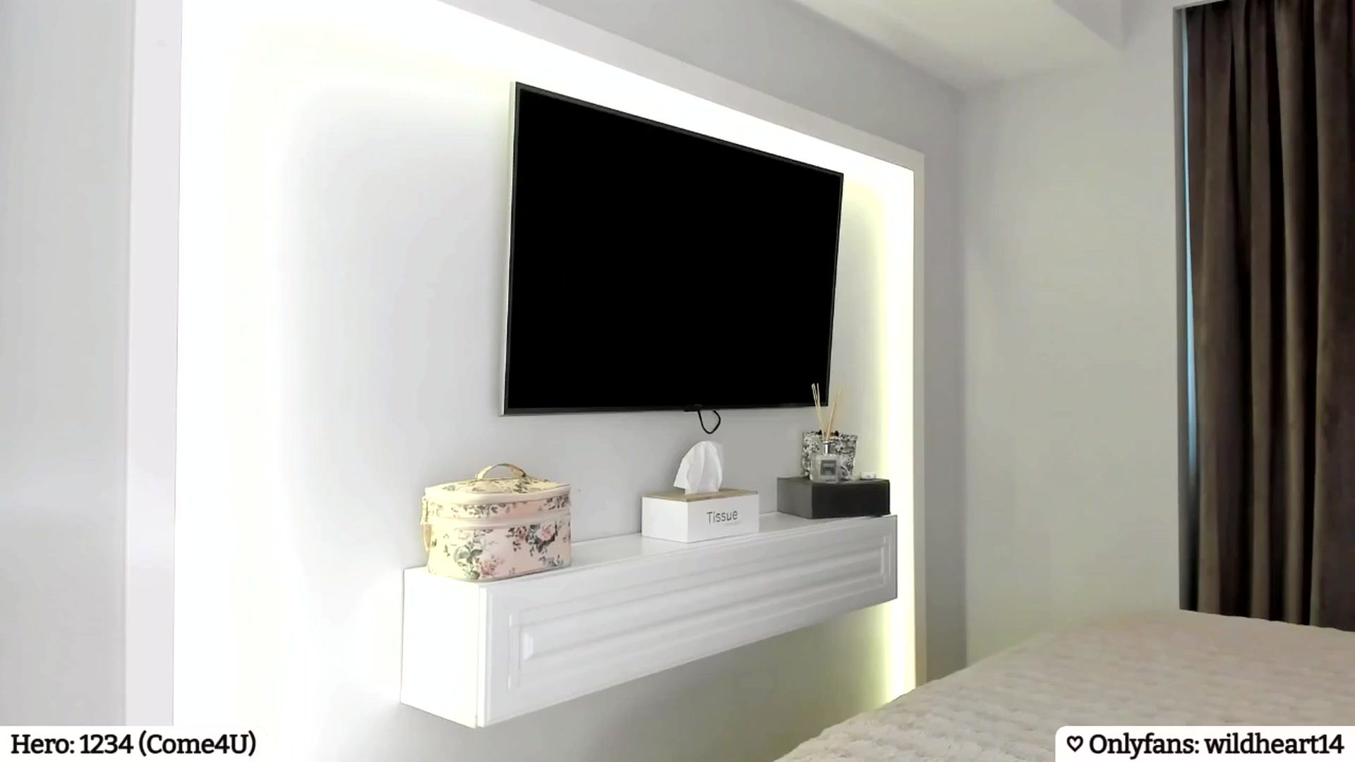 Gallery image thumbnail from Yveline's myfreecams stream on, 03/28/2025, 15:39 image 15 of 20
