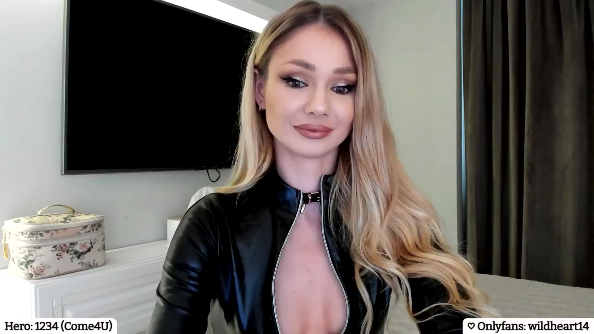 Gallery image thumbnail from Yveline's myfreecams stream on, 03/28/2025, 15:39 image 16 of 20