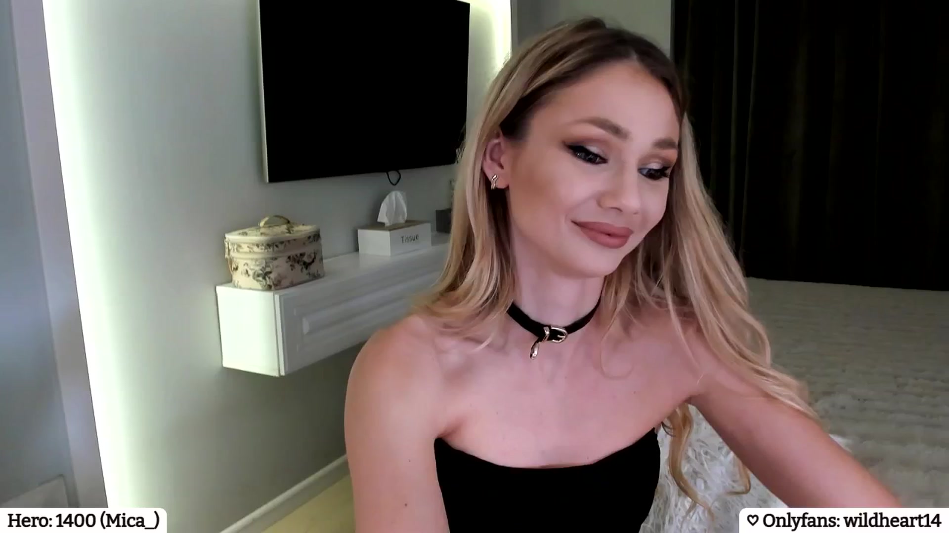 Gallery image thumbnail from Yveline's myfreecams stream on, 03/28/2025, 20:59 image 19 of 20