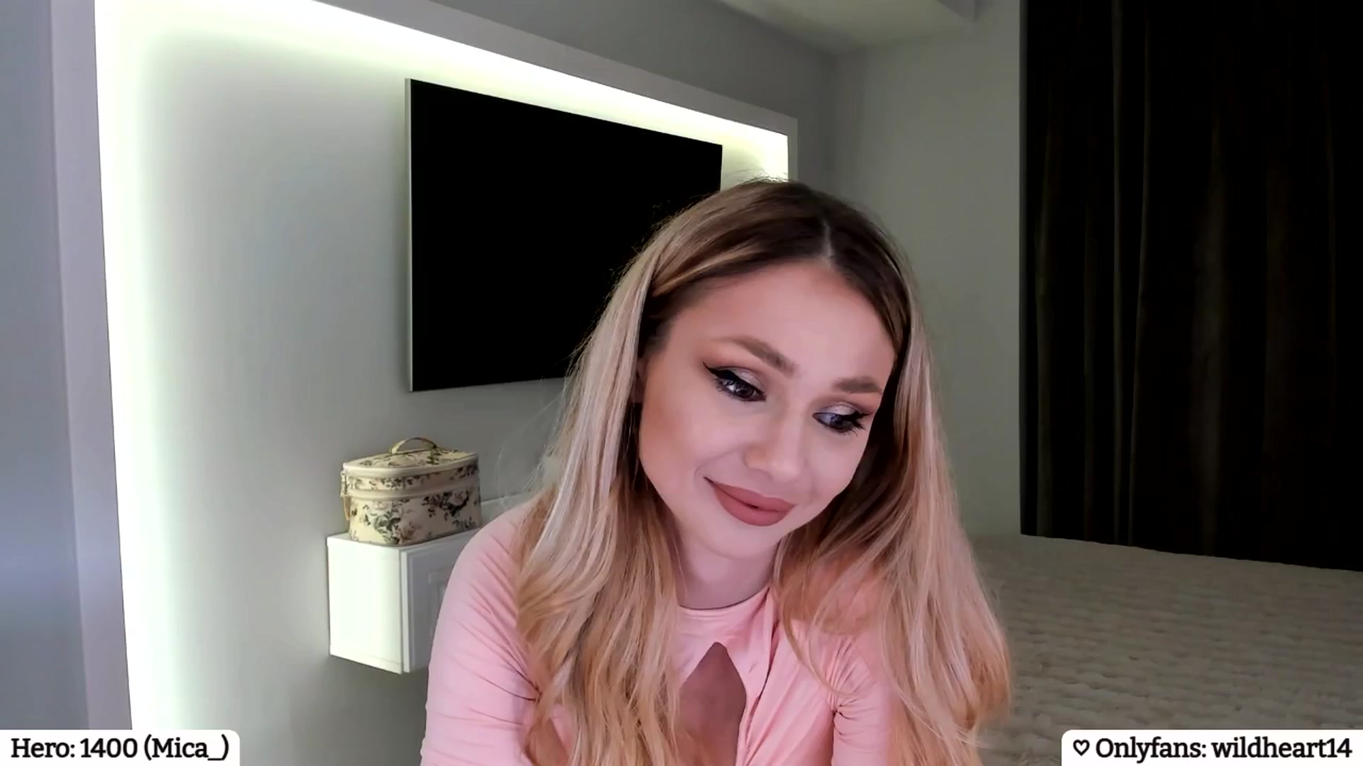 Gallery image thumbnail from Yveline's myfreecams stream on, 03/28/2025, 22:47 image 1 of 20