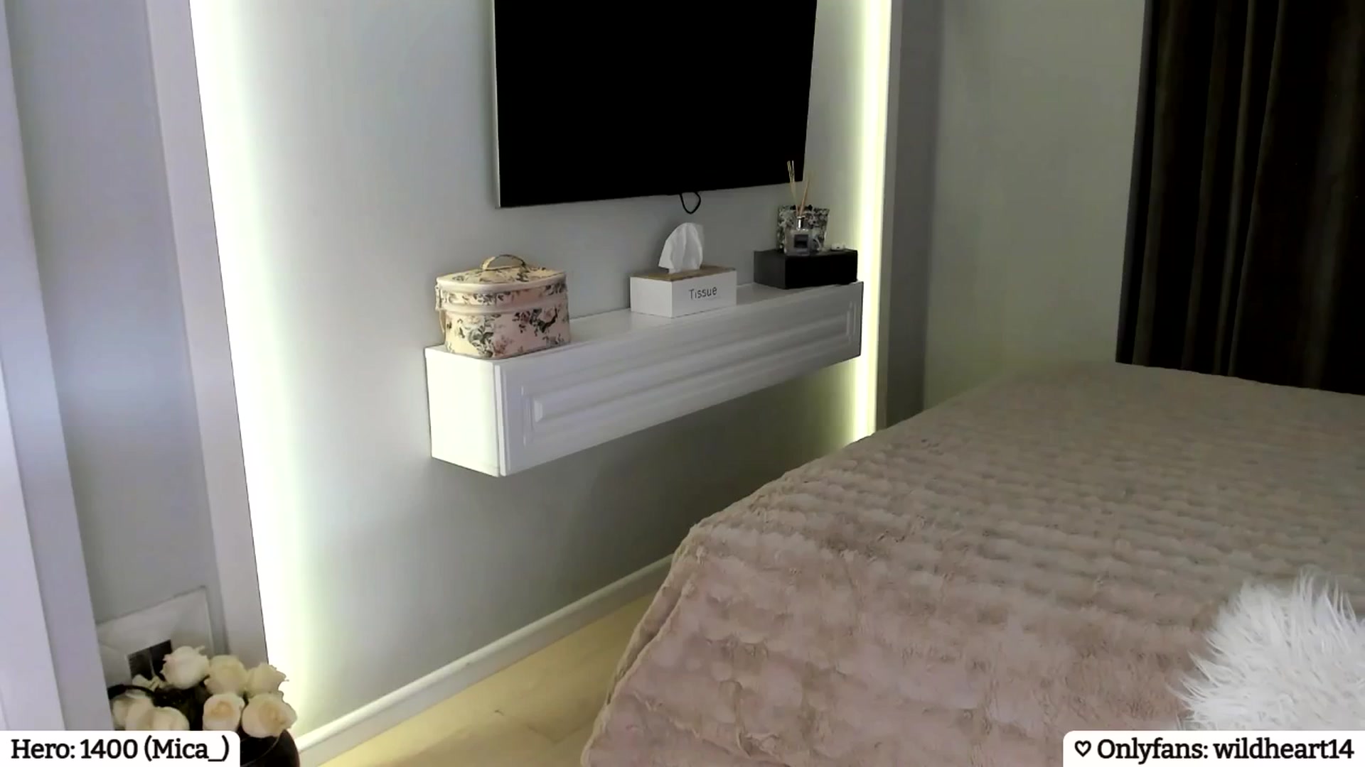 Gallery image thumbnail from Yveline's myfreecams stream on, 03/28/2025, 22:47 image 7 of 20