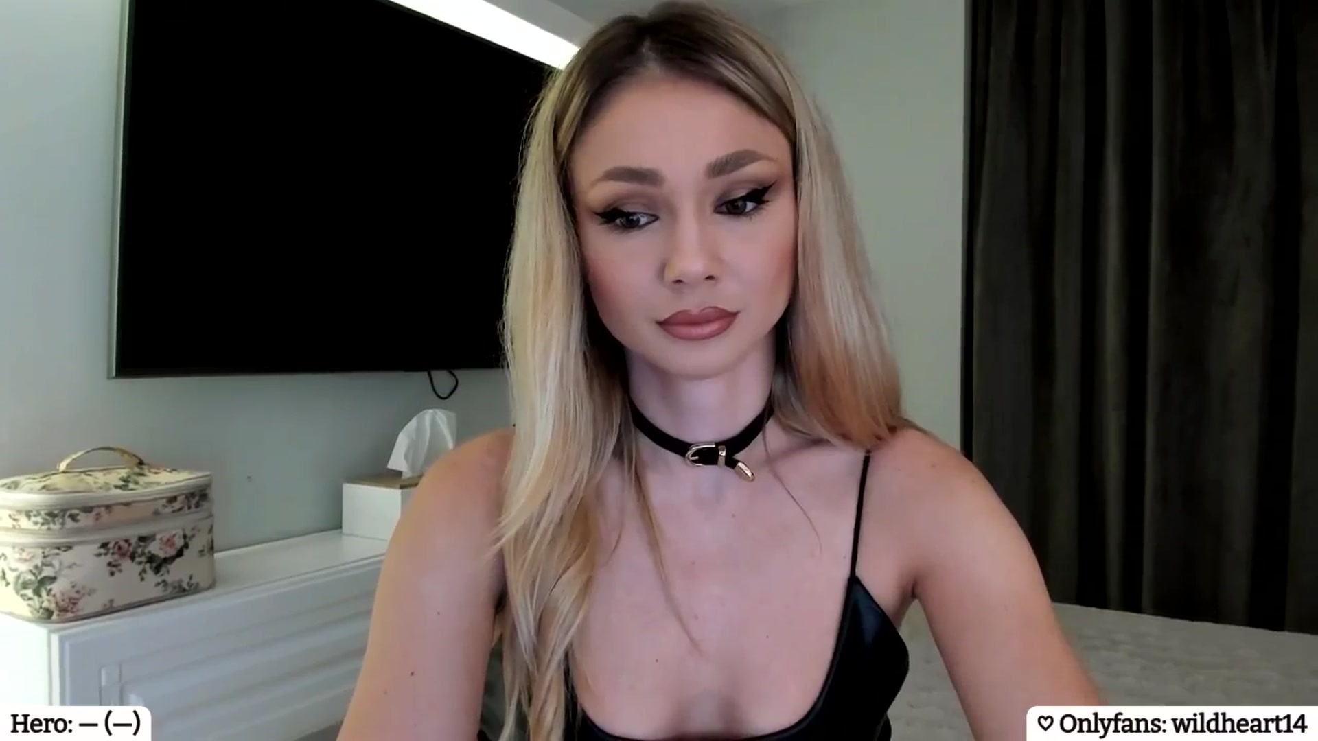 Gallery image thumbnail from Yveline's myfreecams stream on, 03/29/2025, 19:21 image 15 of 20