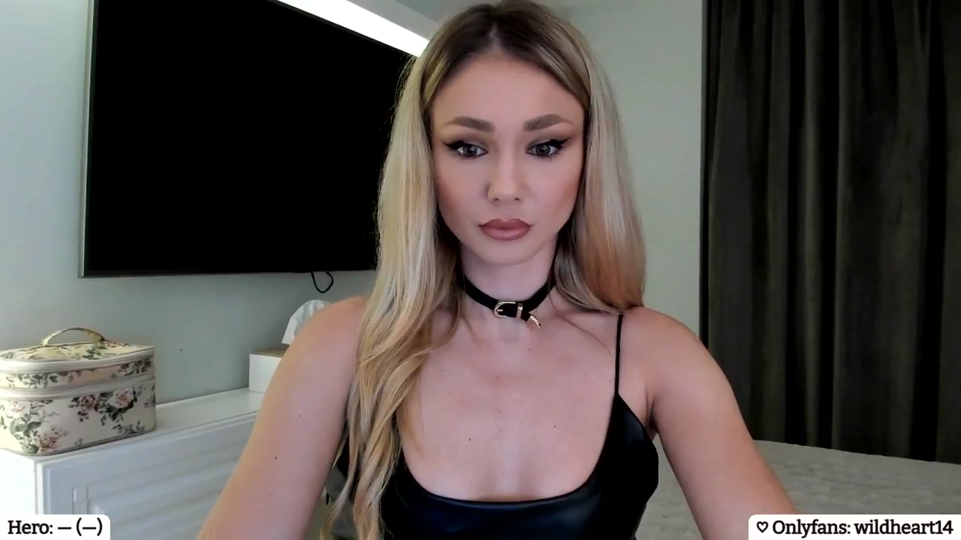 Gallery image thumbnail from Yveline's myfreecams stream on, 03/29/2025, 19:21 image 12 of 20